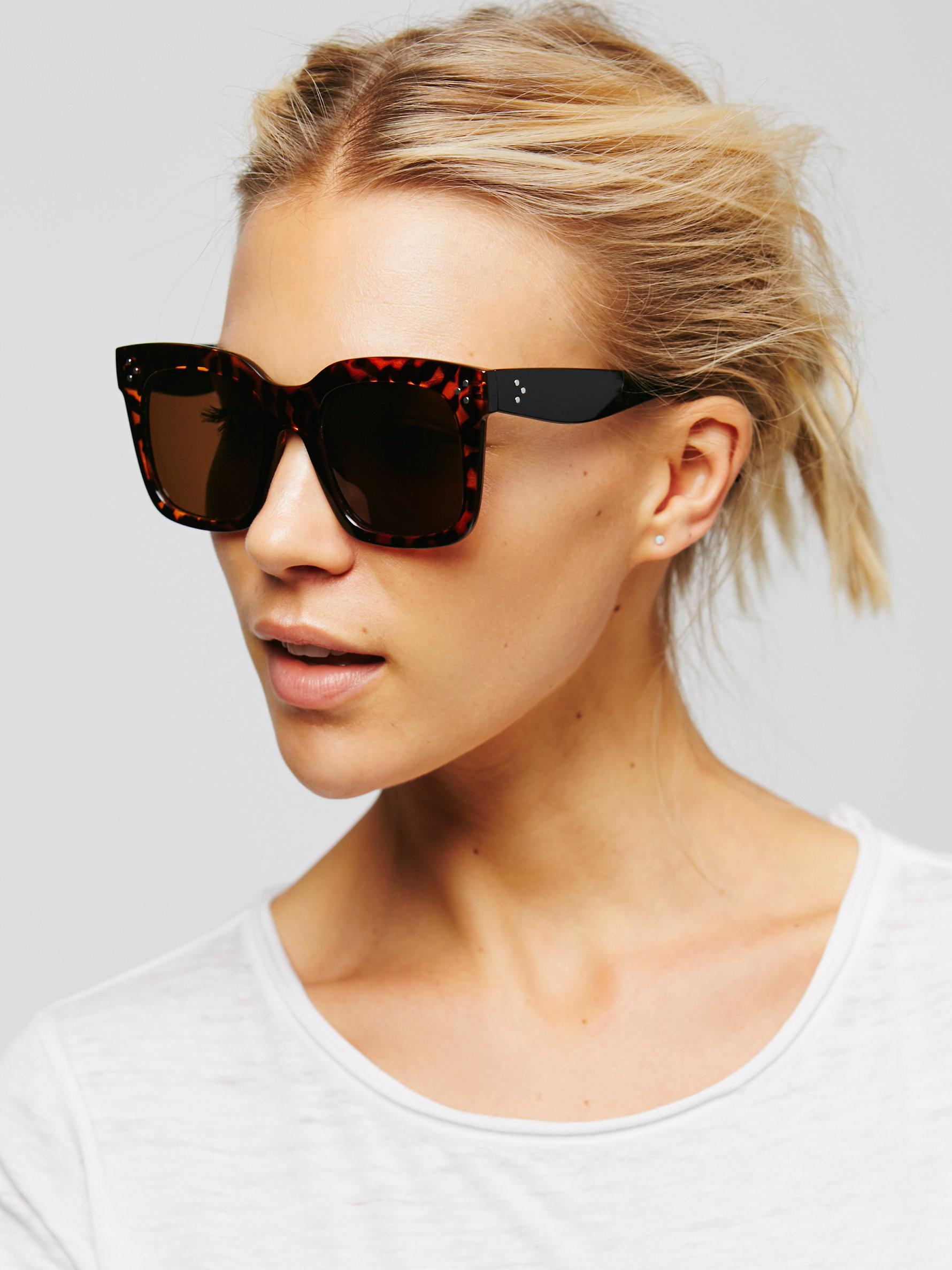 oversized wayfarer style sunglasses