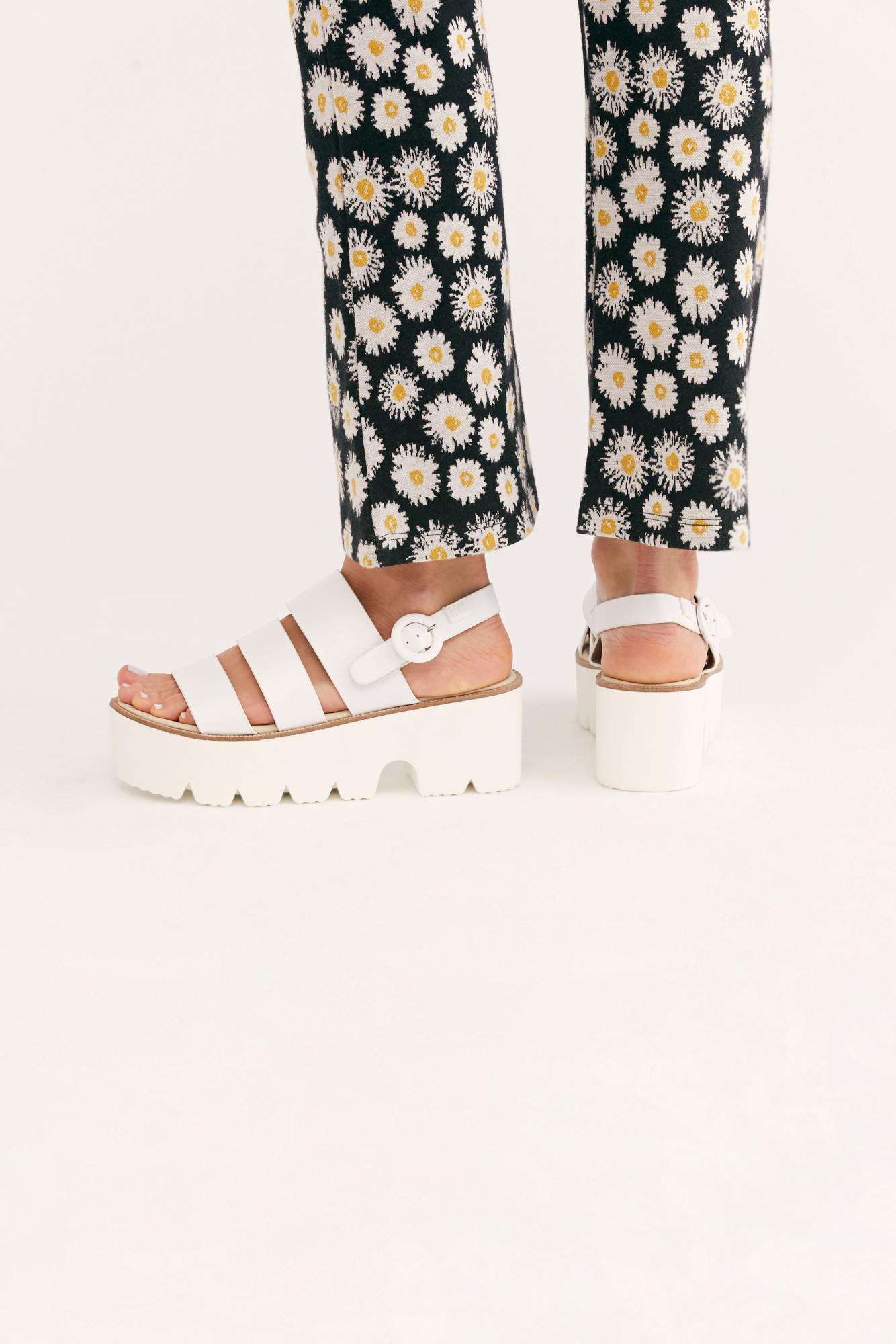 Andi Flatform Sandal in White 