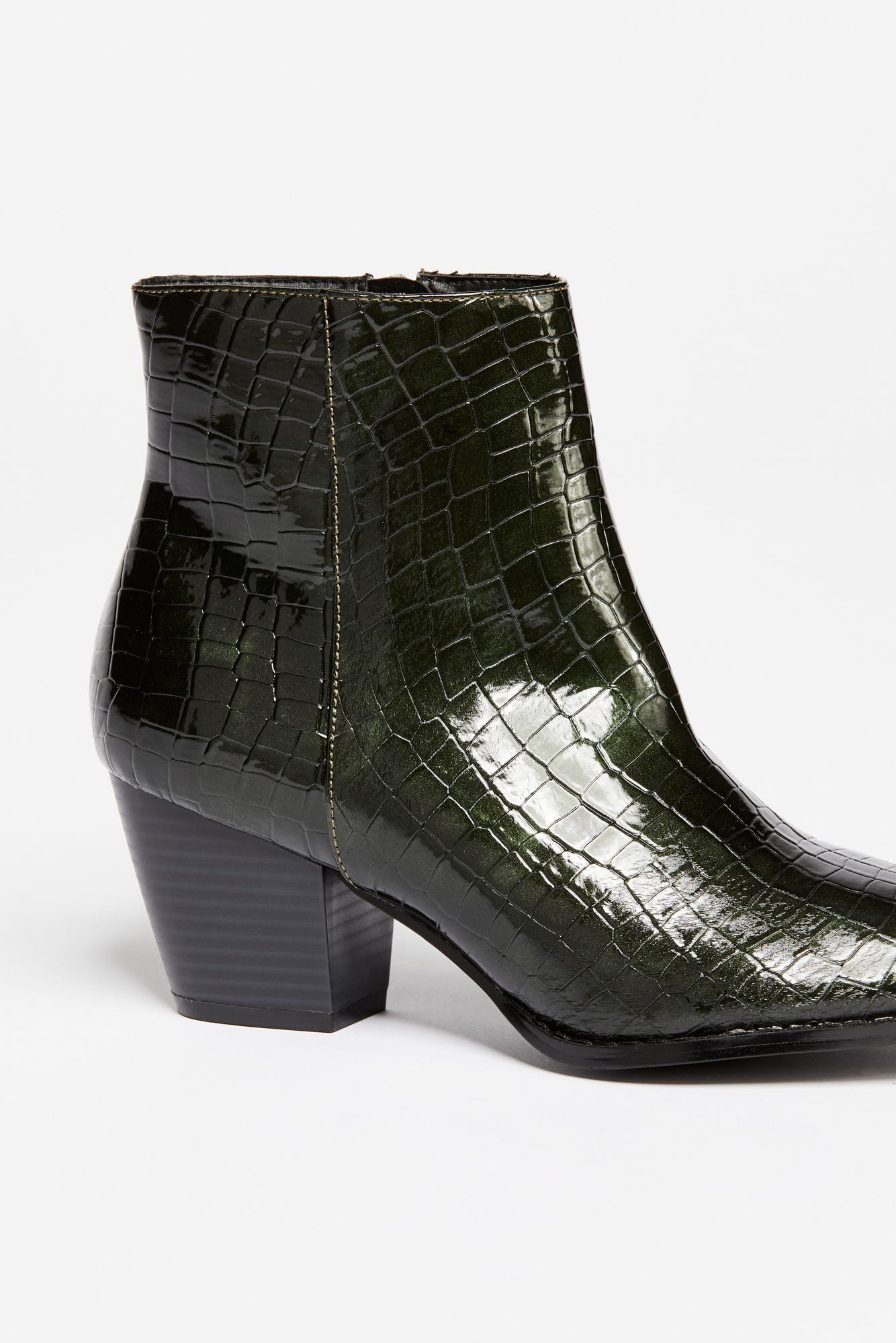 vegan going west boot