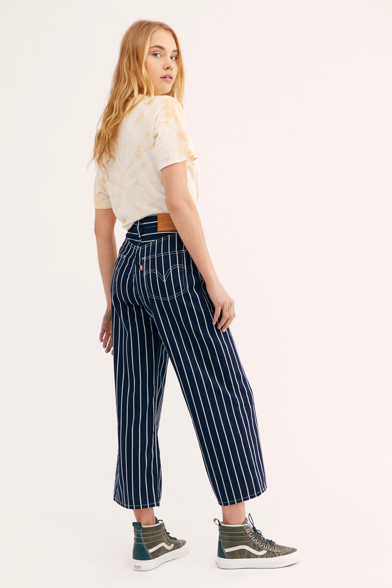 levi's ribcage pleated cropped jeans
