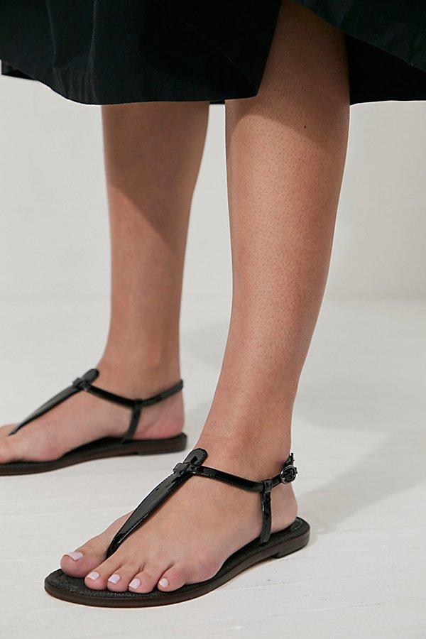 Sam edelman best sale black flat sandals