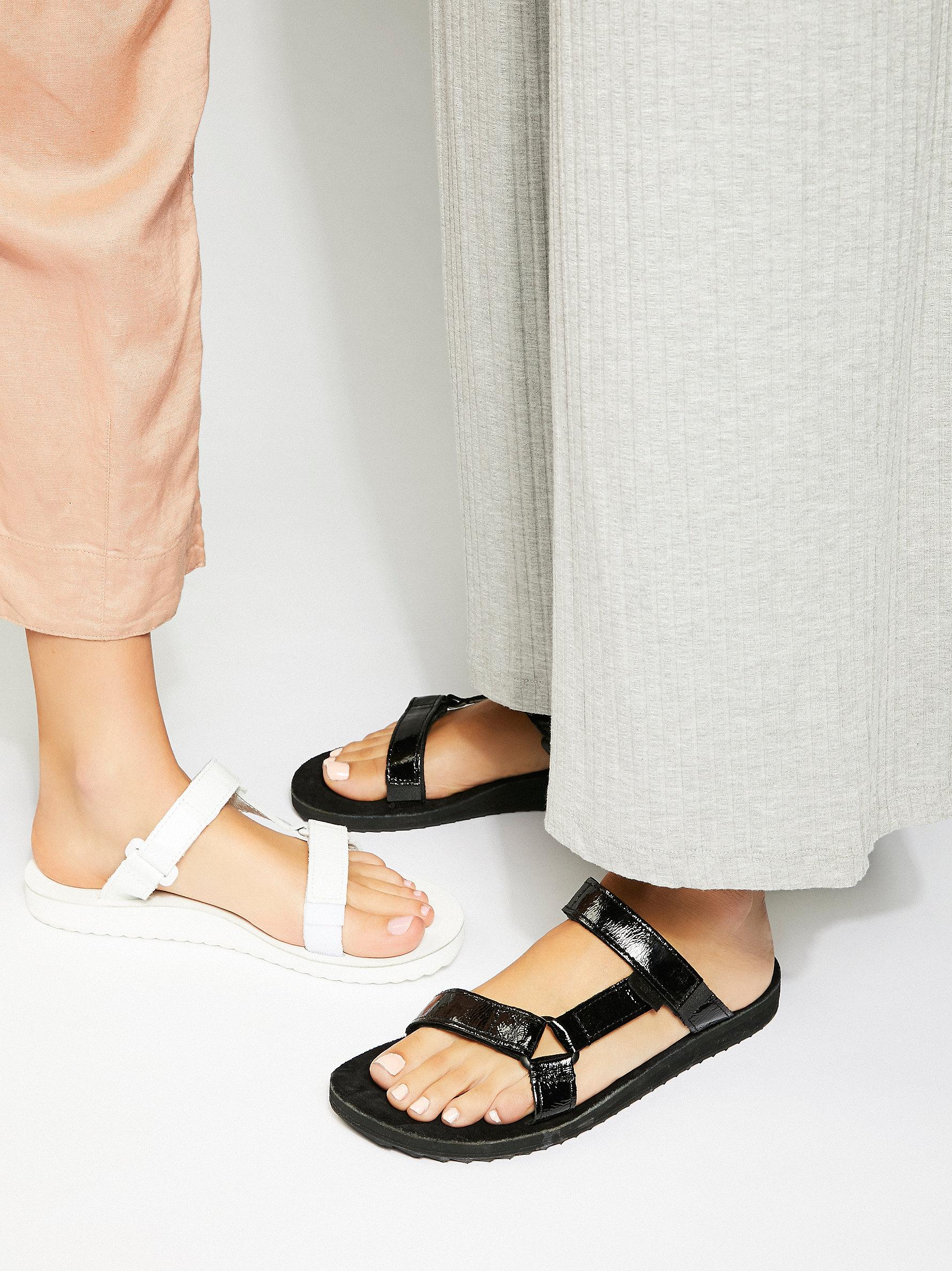 teva women's universal slide sandal