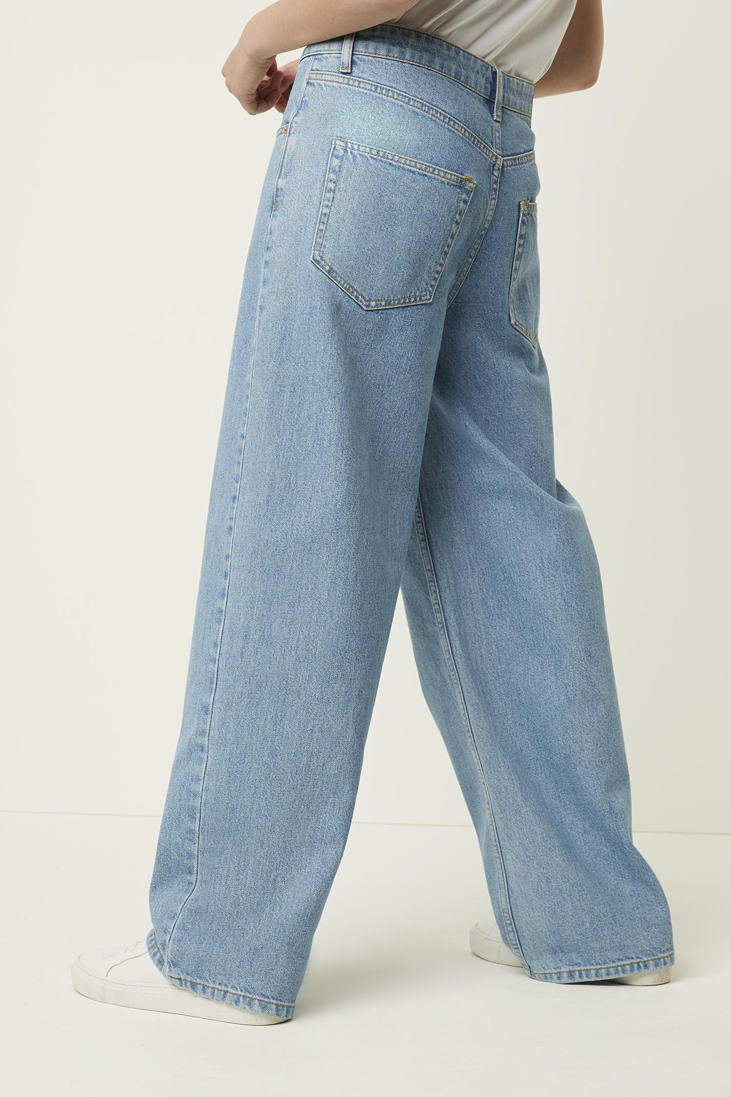 relaxed wide leg jeans