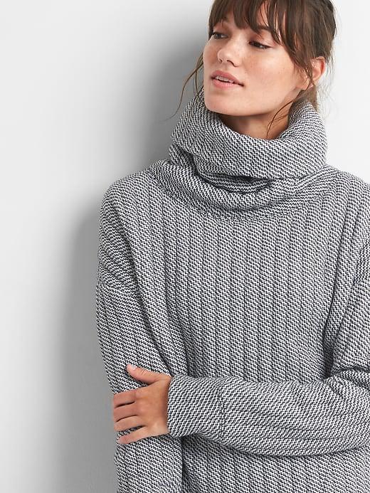 gap quilted sweatshirt