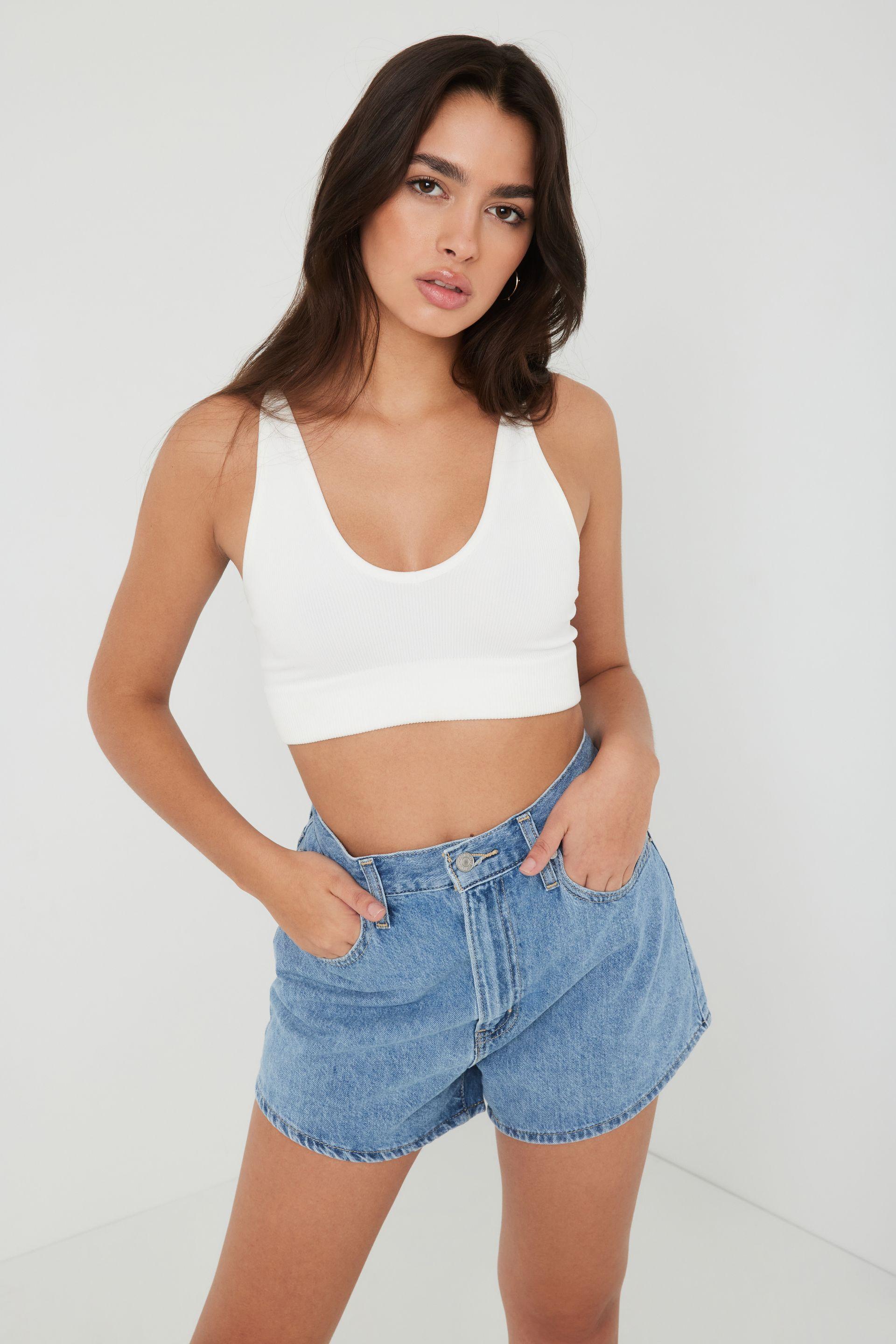 Levi's High Waist Mom Short In A Pinch, Shop Now at Pseudio!