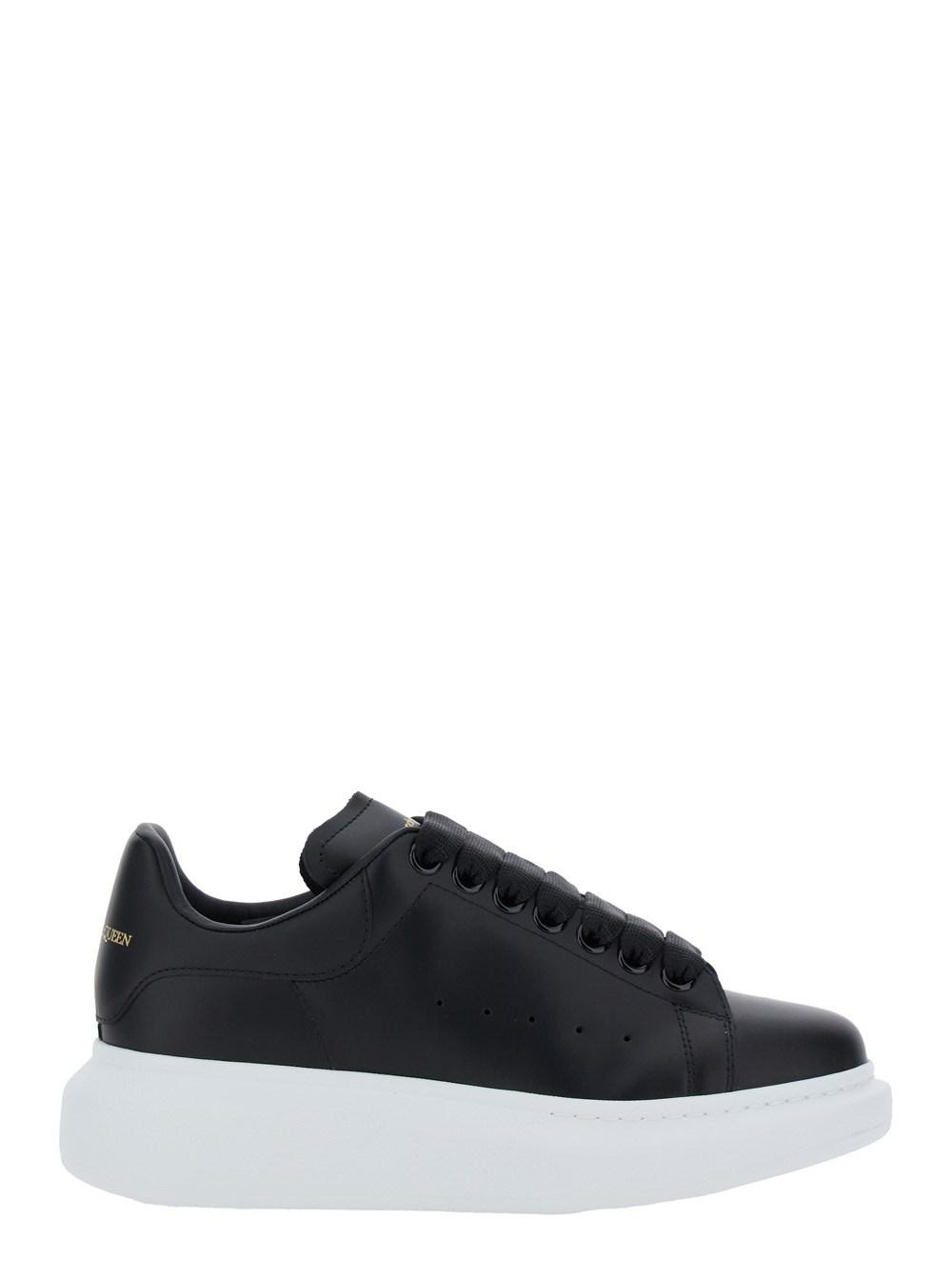 Alexander McQUEEN 817471WIACT1064 関税送料込 Alexander McQueen - Oversized black leather sneakers with a