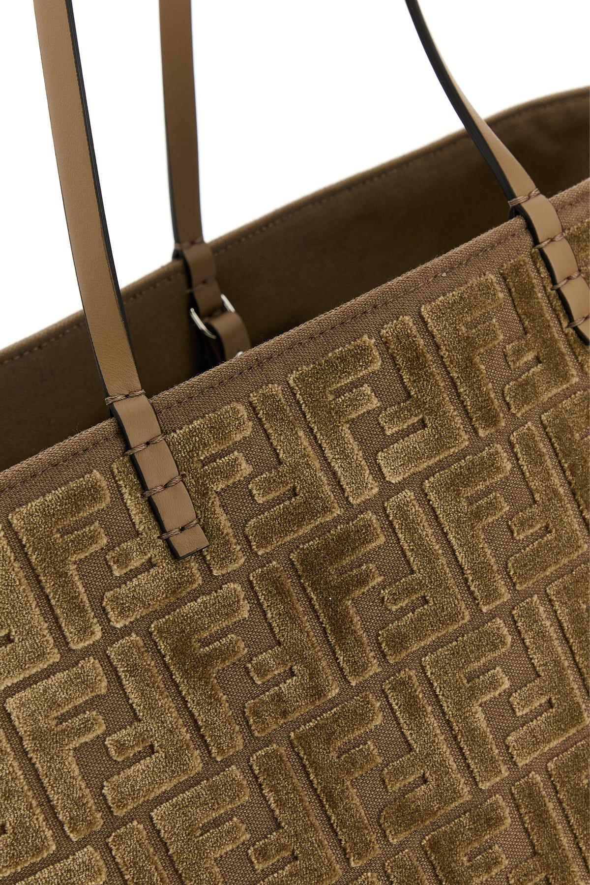トートバッグ FENDI EMBROIDERED CHENILLE LARGE ROLL SHOPPING BAG Fendi Embroidered Chenille Large Roll Shopping Bag | italist