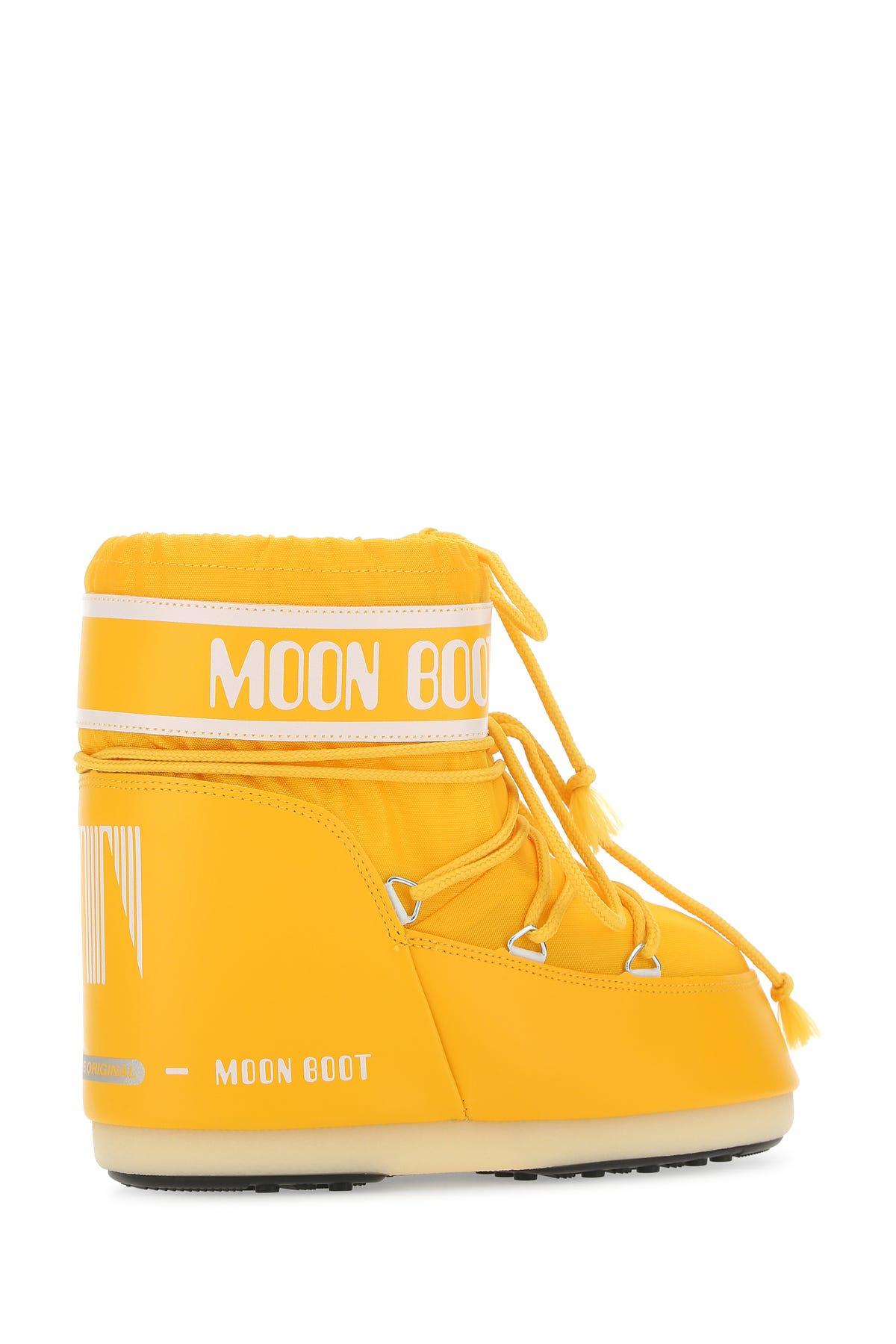 Moon Boot Stivali in Yellow | Lyst