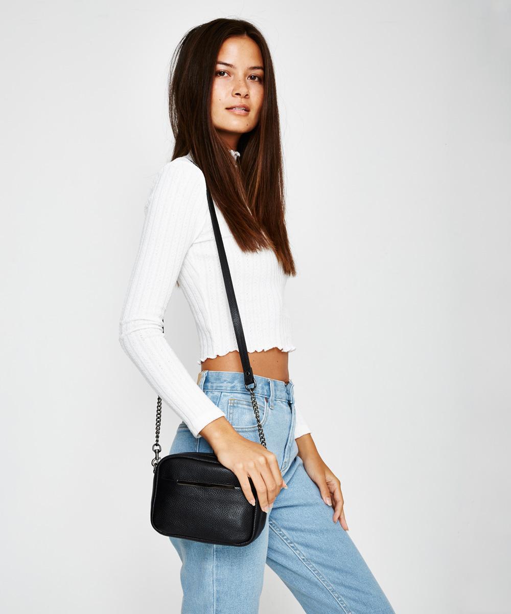 status anxiety shoulder bolsa