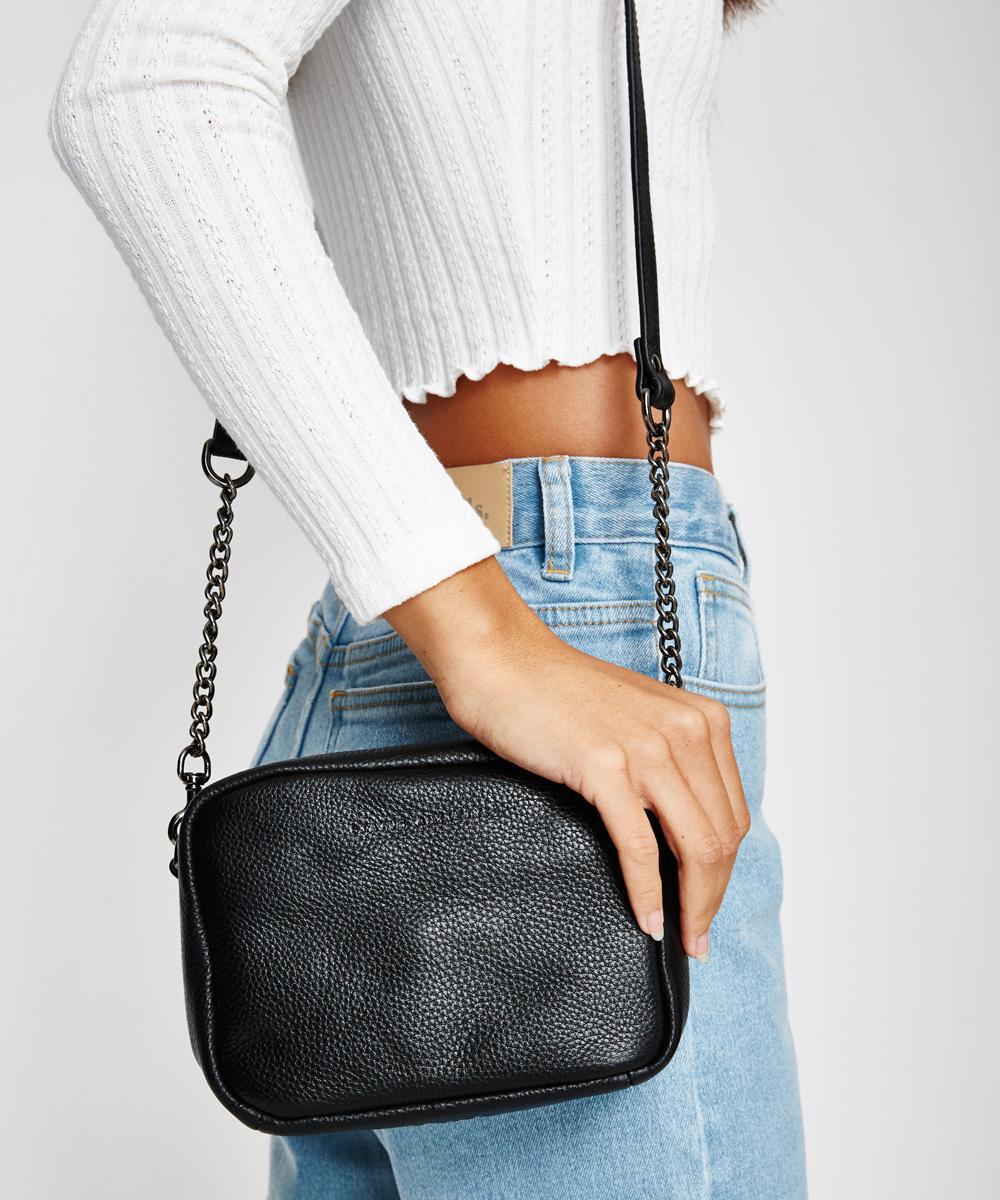 status anxiety shoulder bolsa