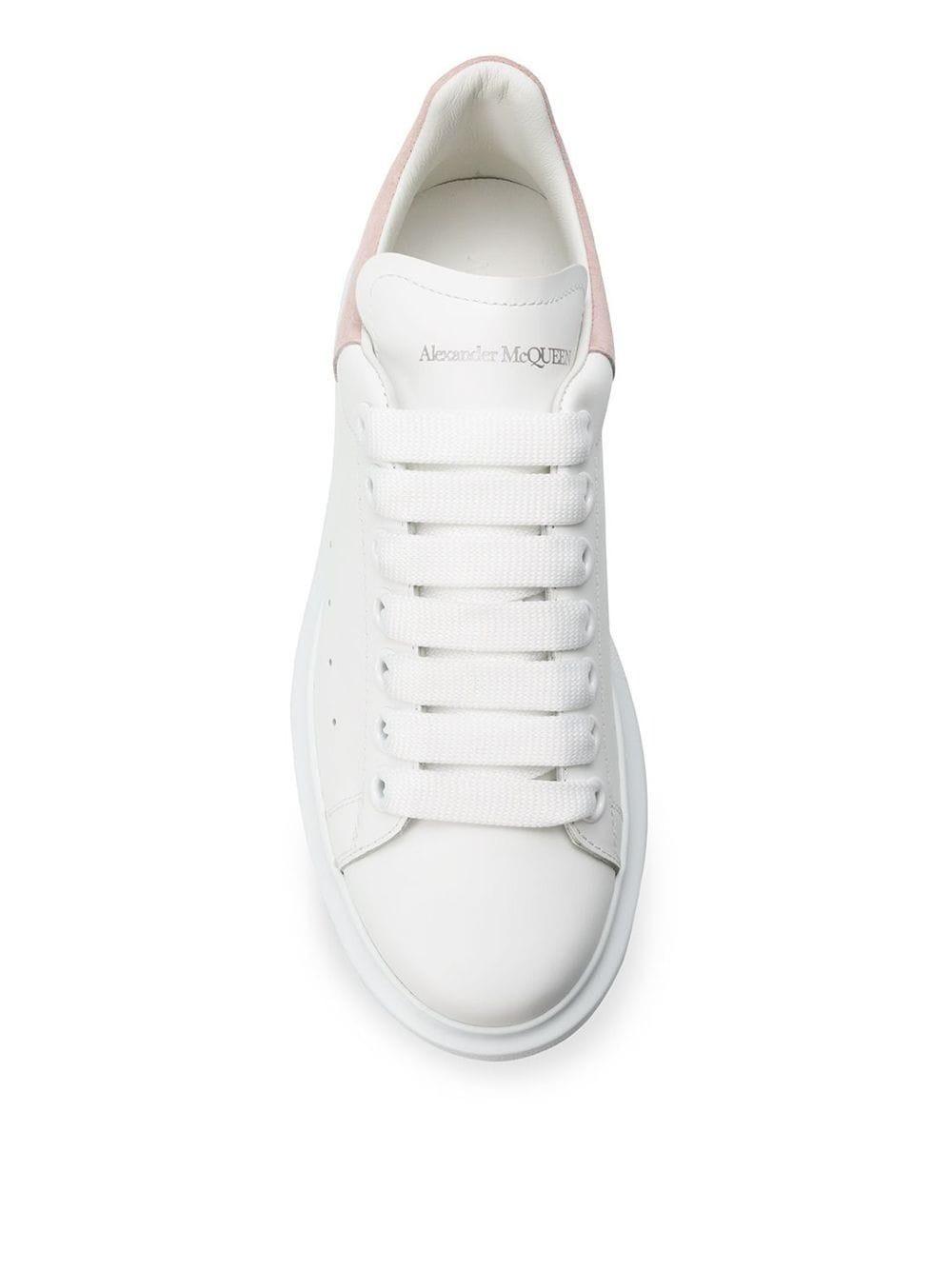 Sneakers Oversize bianche con dettaglio a contrasto rosa di Alexander  McQueen in Bianco | Lyst