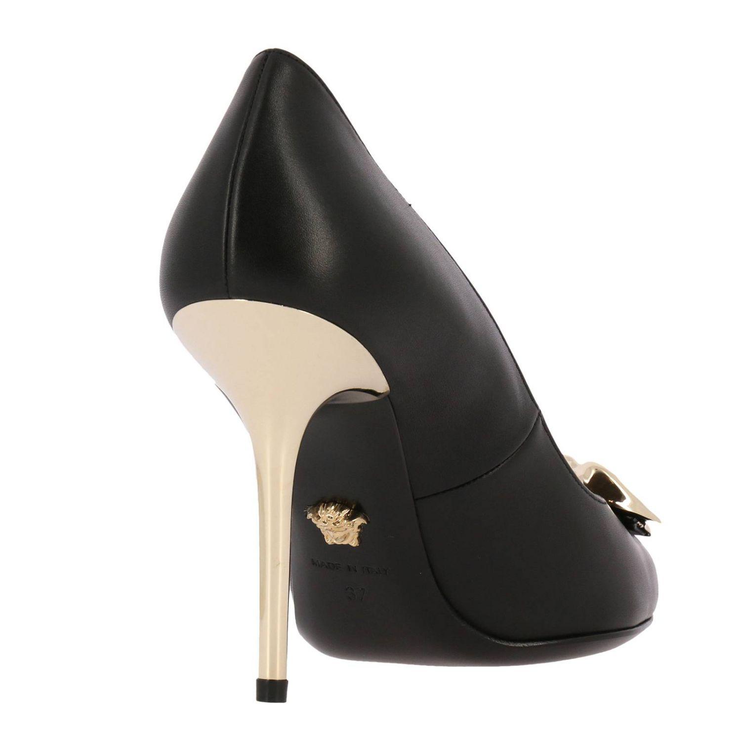 Versace Pumps Shoes Women in Black - Lyst