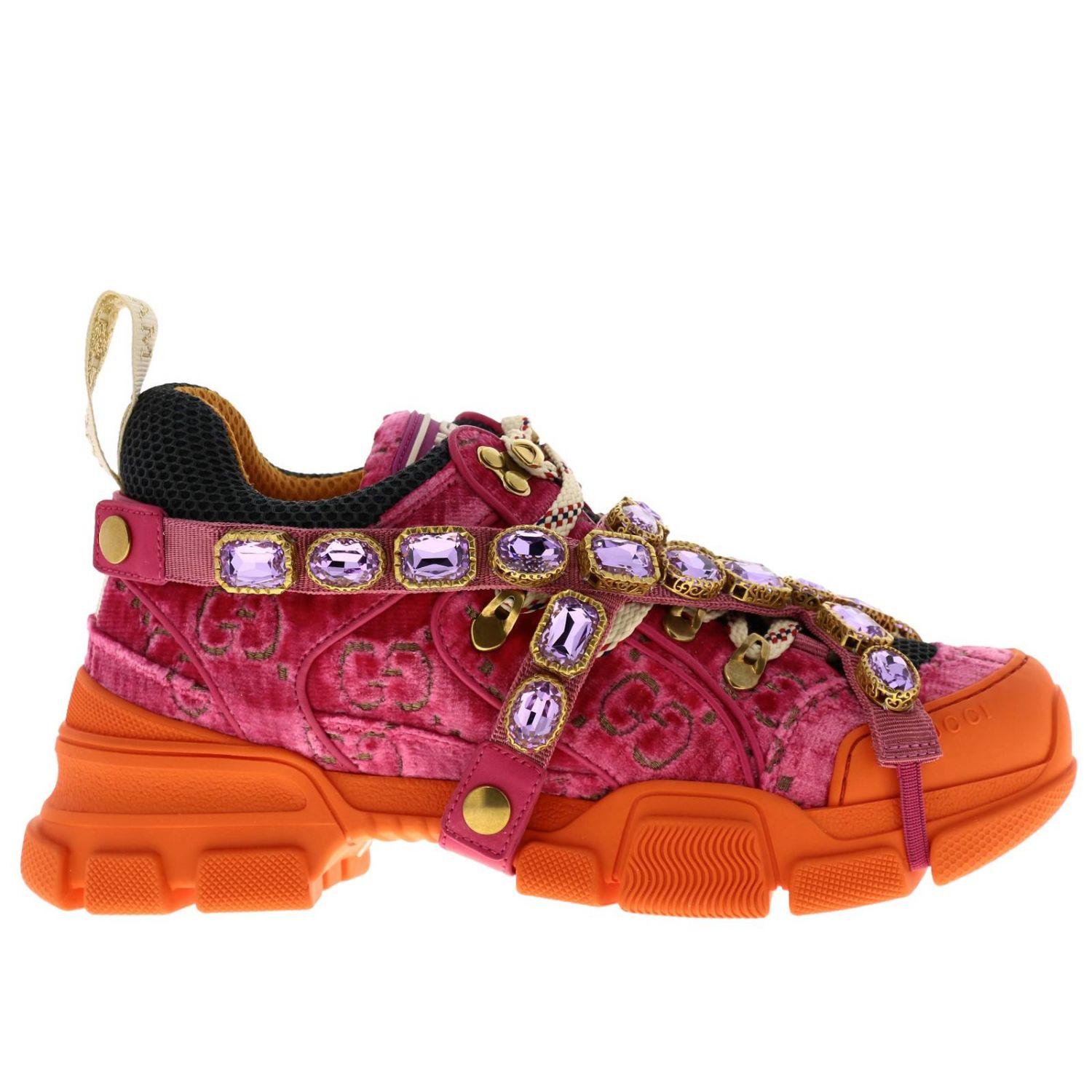 kassette Vær opmærksom på charter Gucci Flashtrek Lace-up Sneakers In Velvet And Macro-net With Removable  Rhinestone Jewels in Pink | Lyst