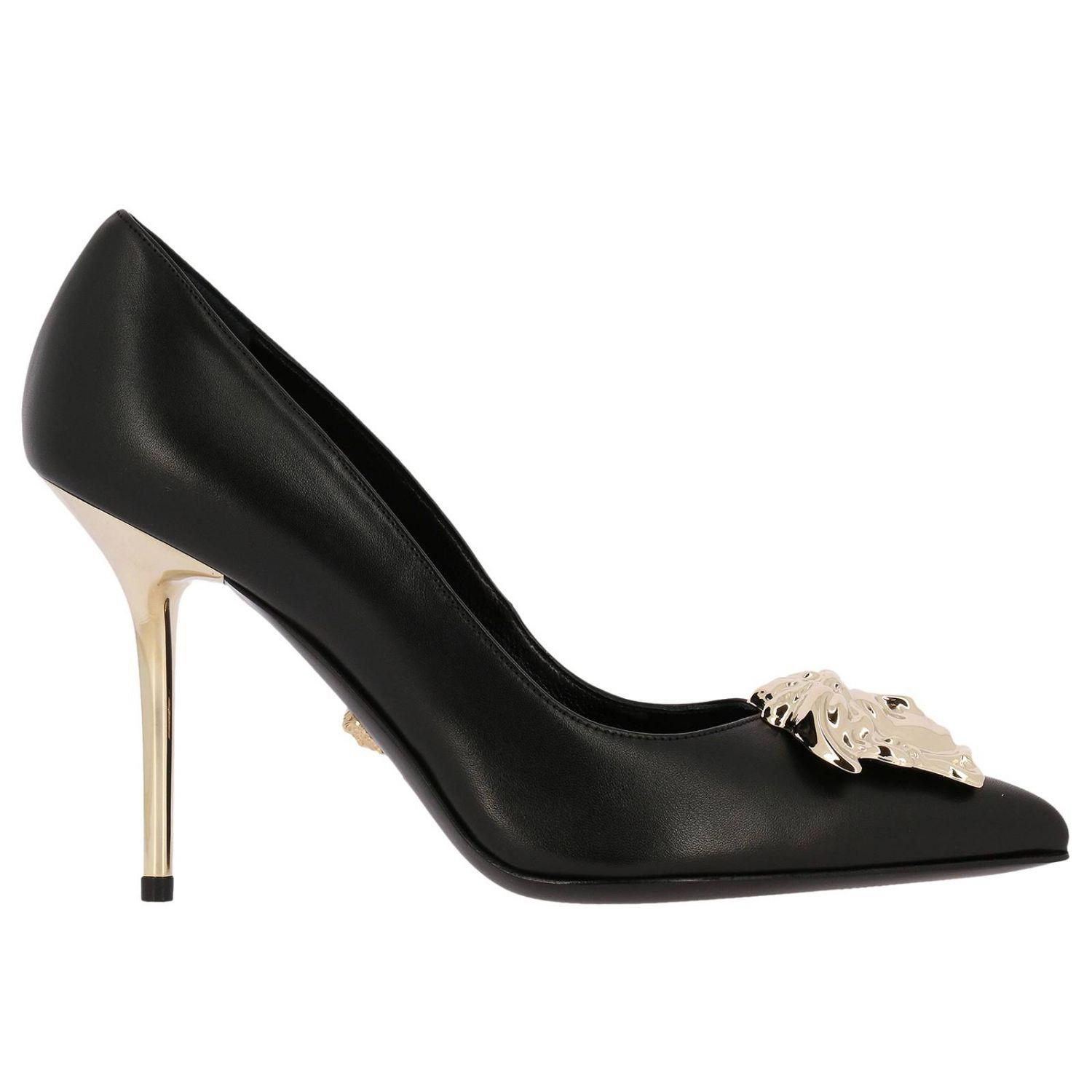Versace Pumps Shoes Women in Black - Lyst