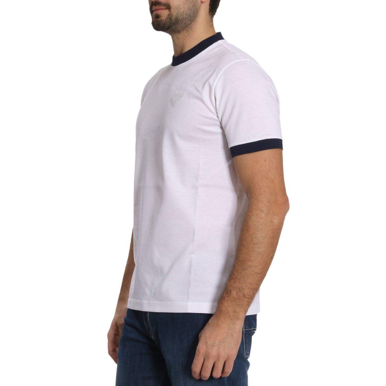 black tee v neck