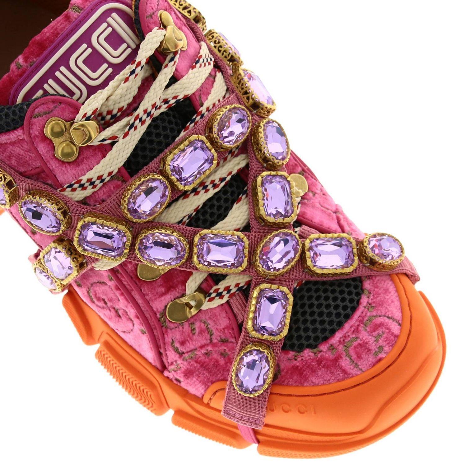 kassette Vær opmærksom på charter Gucci Flashtrek Lace-up Sneakers In Velvet And Macro-net With Removable  Rhinestone Jewels in Pink | Lyst