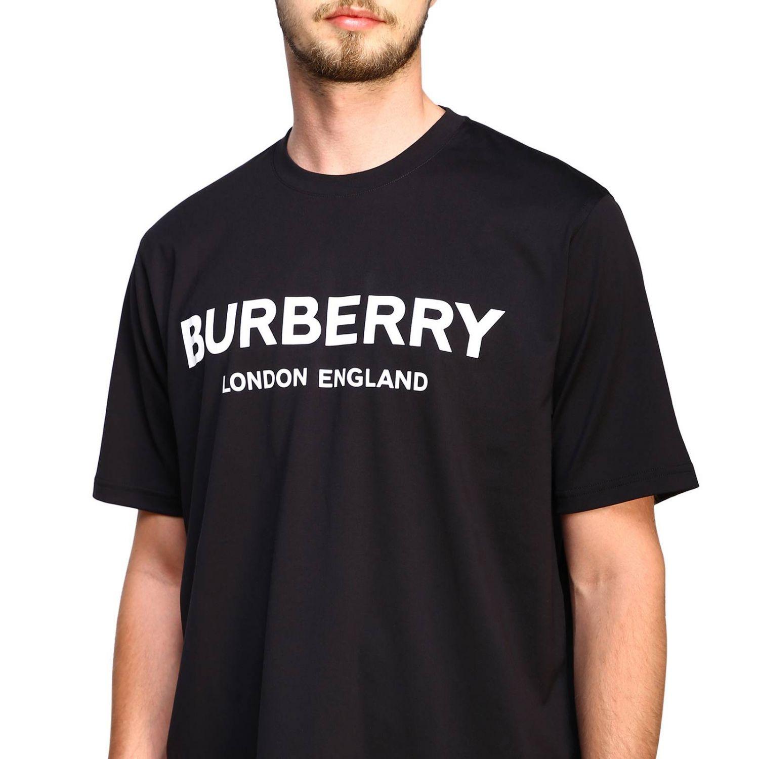 Burberry Women's T-shirt in Black - Lyst