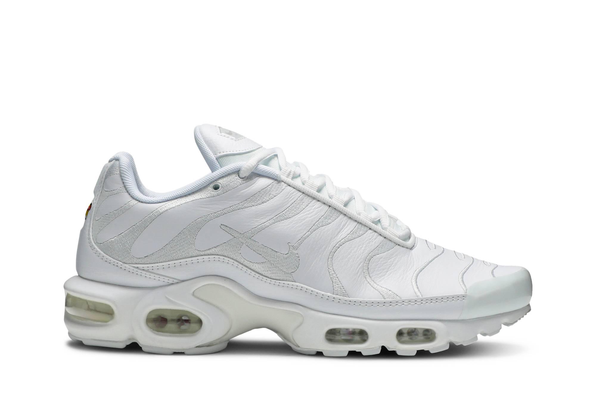 nike white air max plus