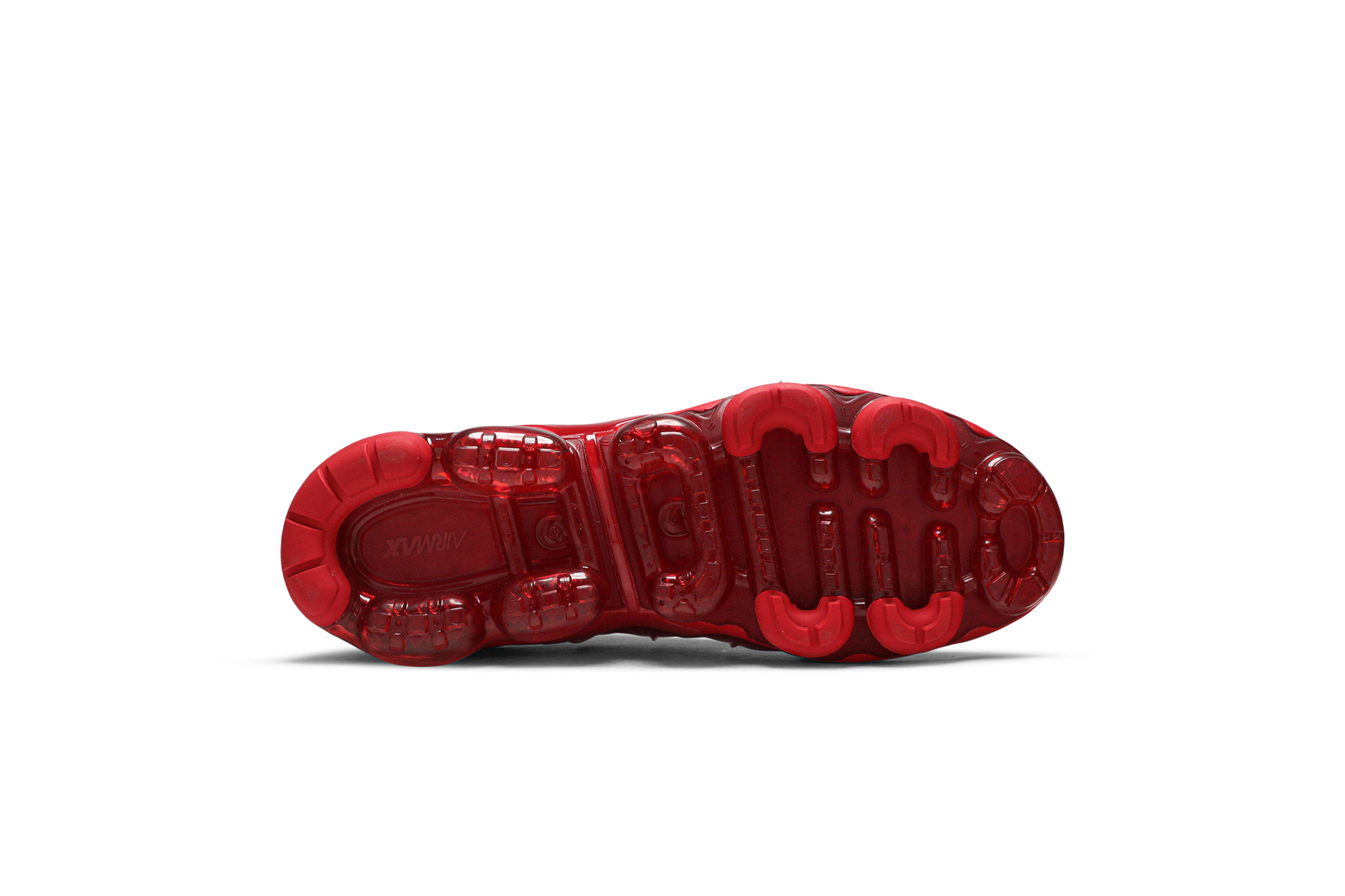 nike red vapormax plus