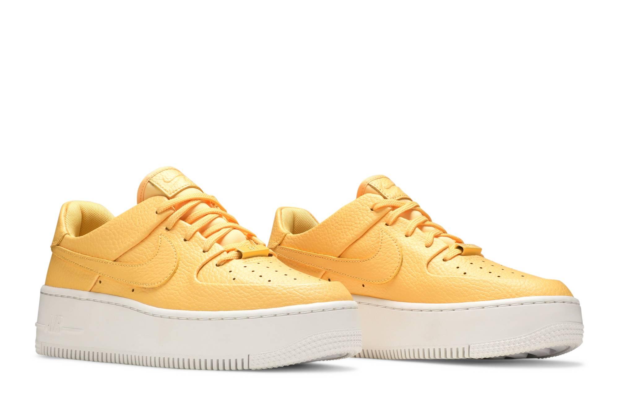 Veeg terrorisme links Nike Air Force 1 Sage Low 'topaz Gold' in Yellow | Lyst