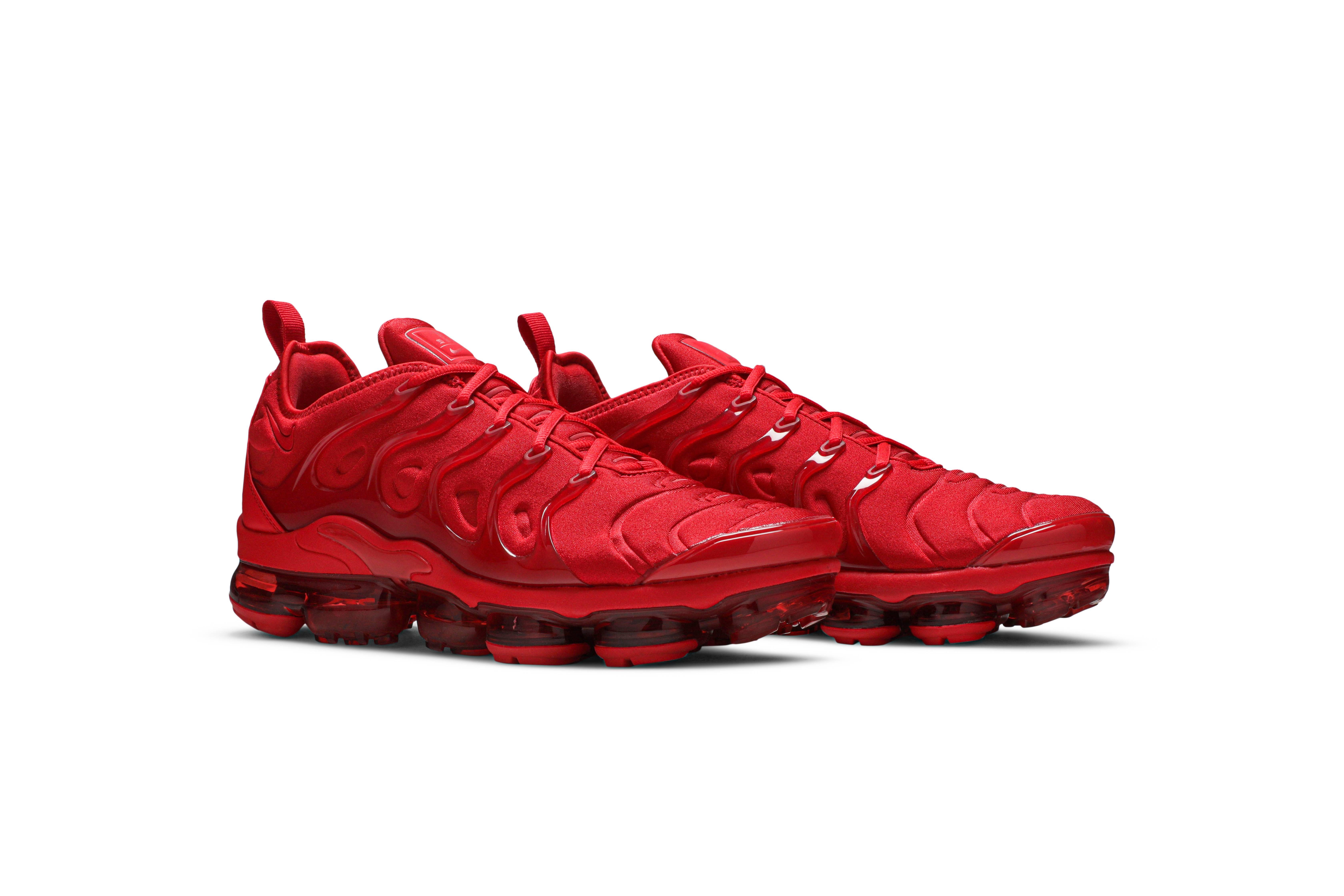 nike red vapor max plus