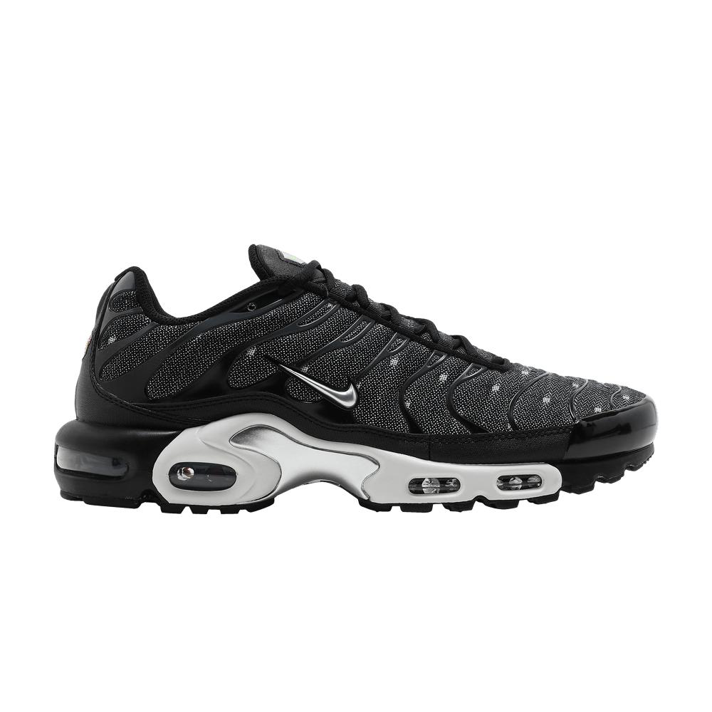 nike black air max plus