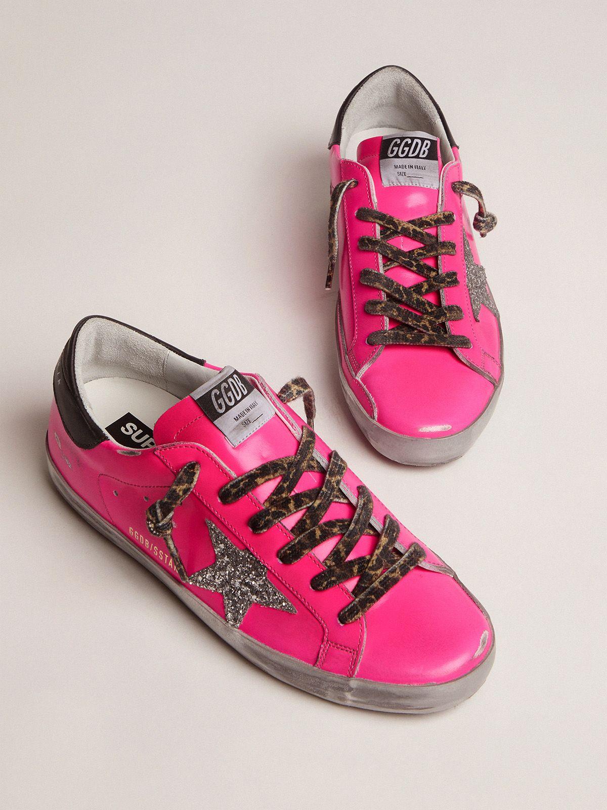 Sneakers Super-Star fucsia con stella glitterGolden Goose in Pelle di  colore Rosa | Lyst