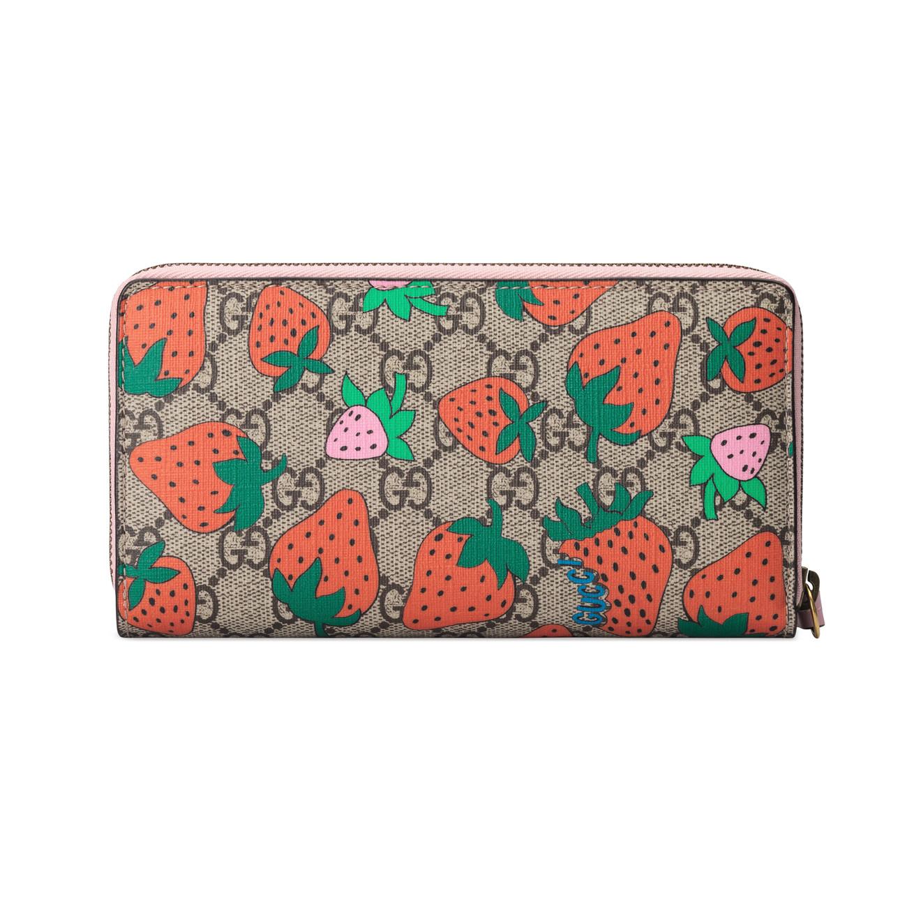 Gucci Canvas Strawberry Print Gg Supreme Wallet On A Chain in Pink - Lyst