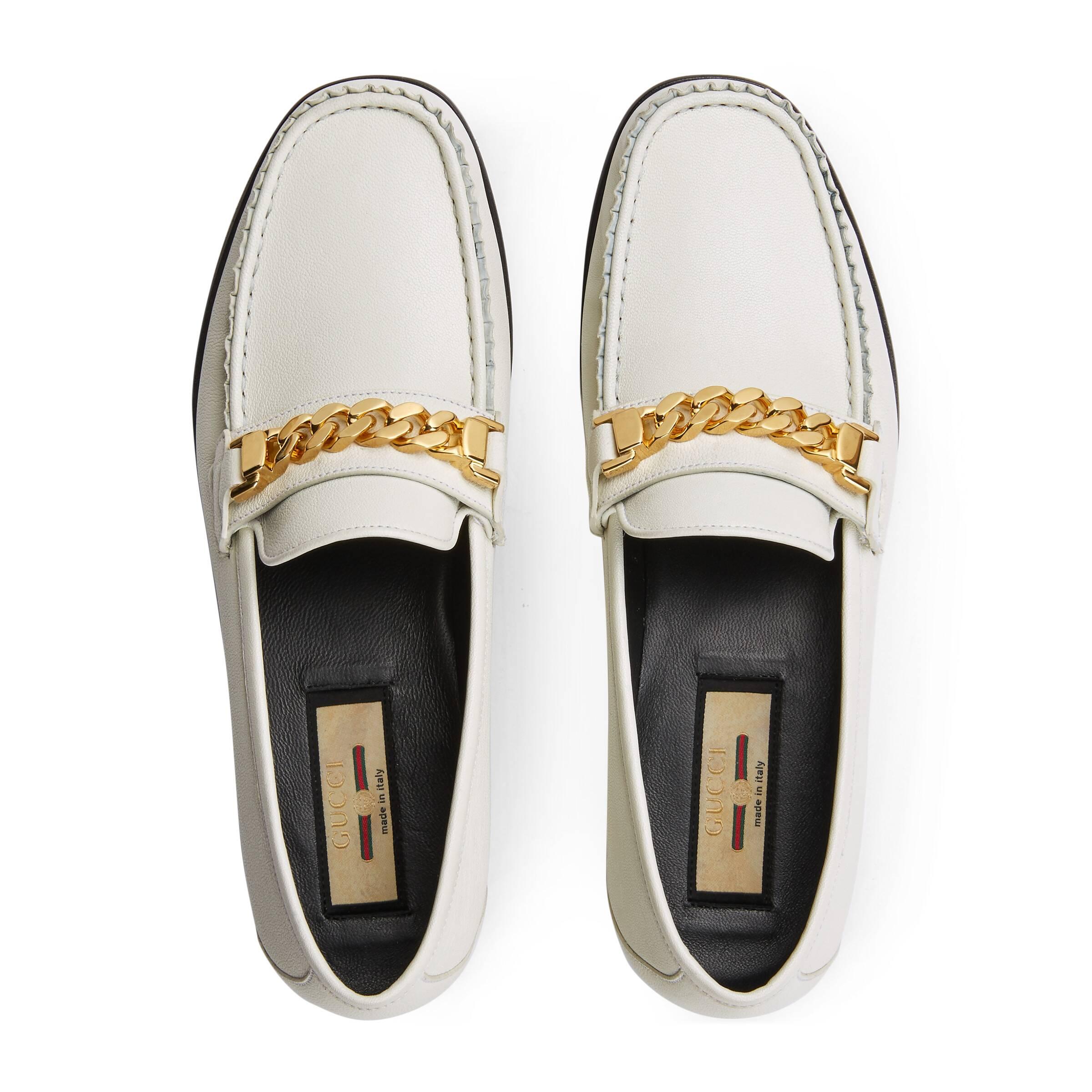 Mocassino donna con catena di Gucci in Bianco | Lyst