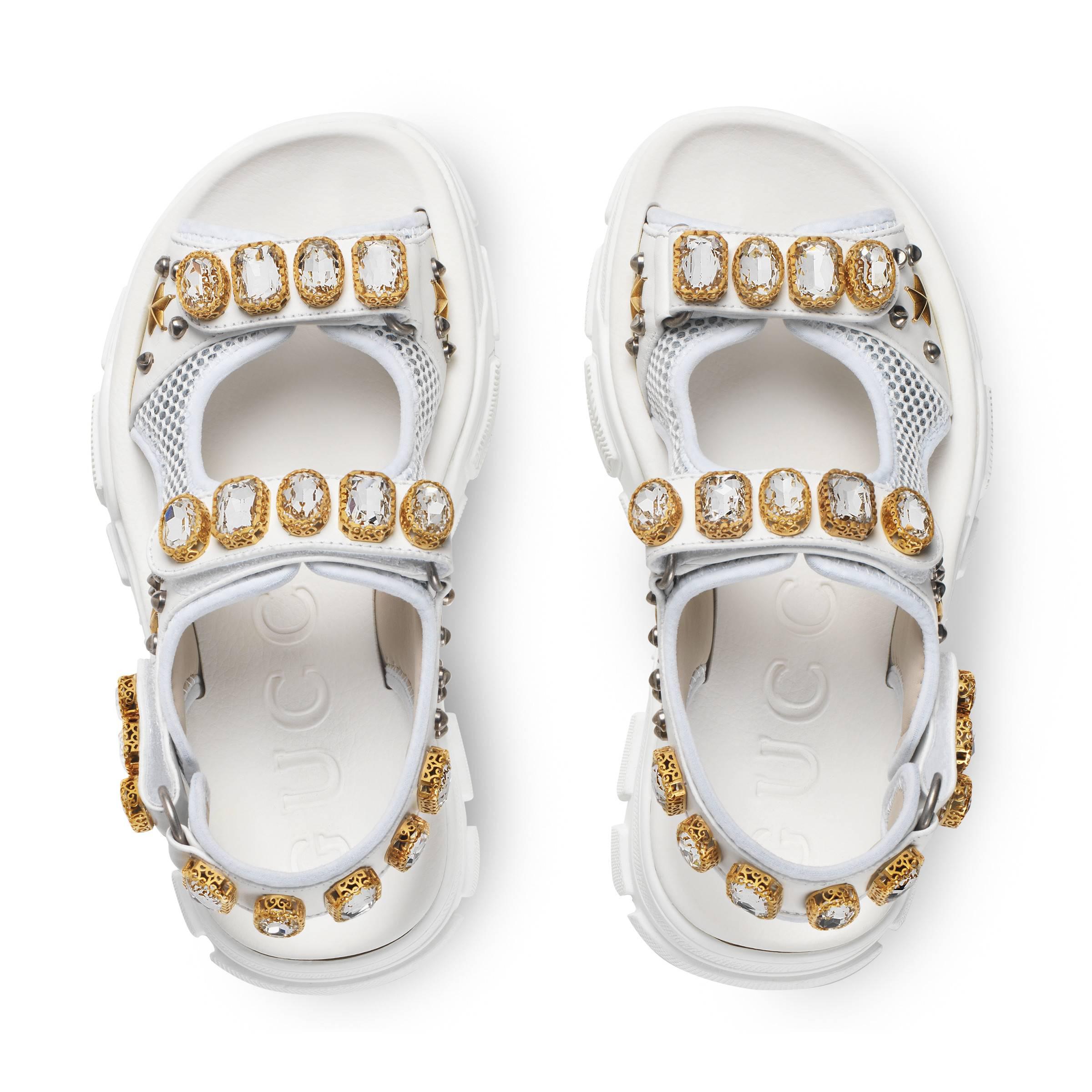 Sandalias con apliques de cristales Gucci de Cuero de color Blanco | Lyst