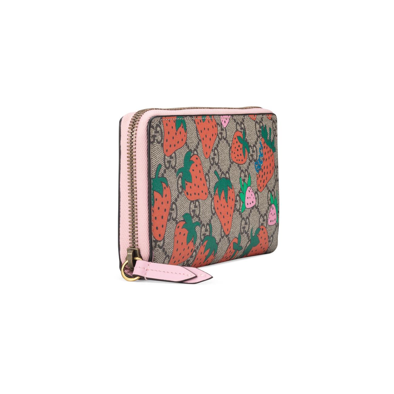 Gucci Canvas Strawberry Print Gg Supreme Wallet On A Chain in Pink - Lyst