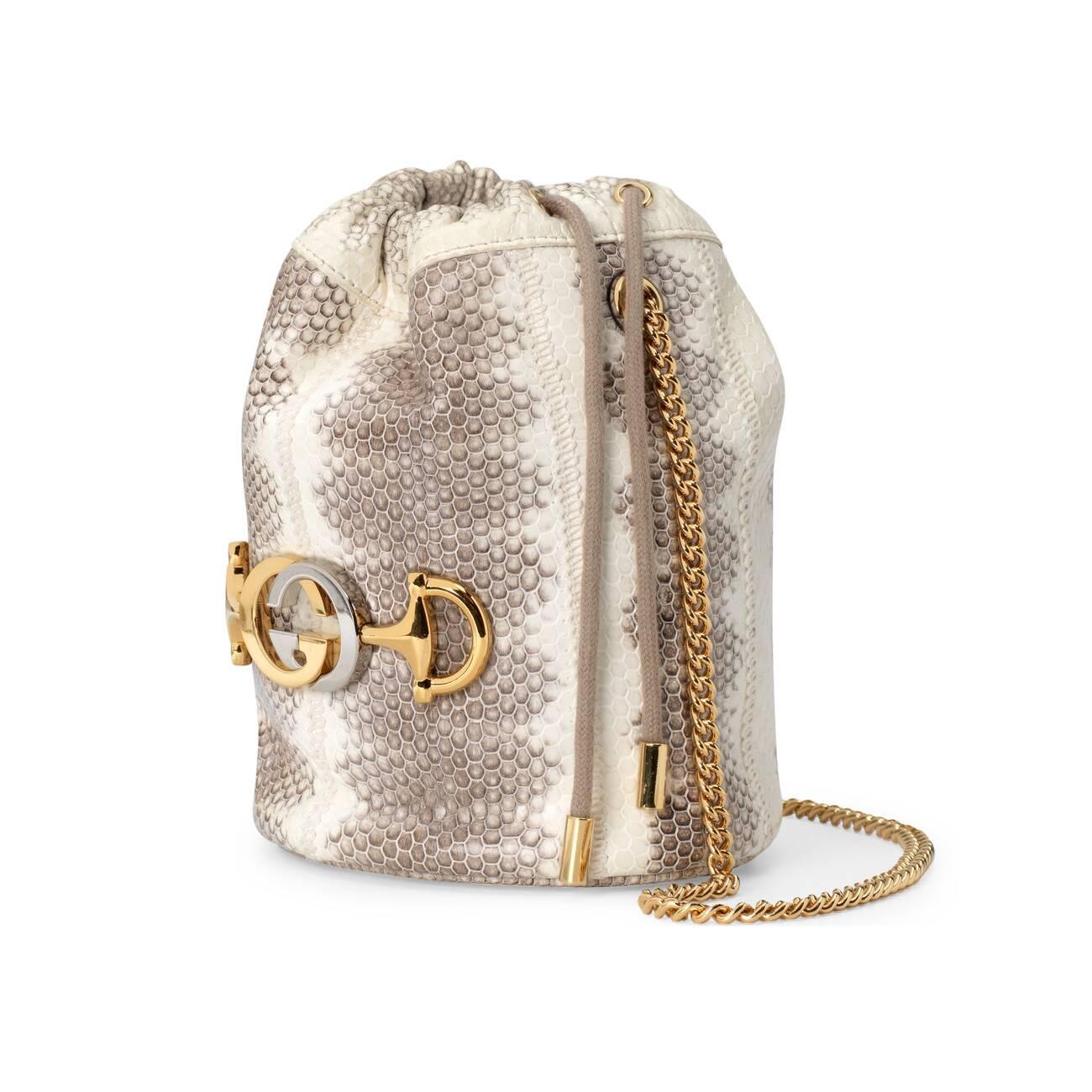 Gucci Synthetic Zumi Snakeskin Mini Bucket Bag in Grey (Gray) - Lyst