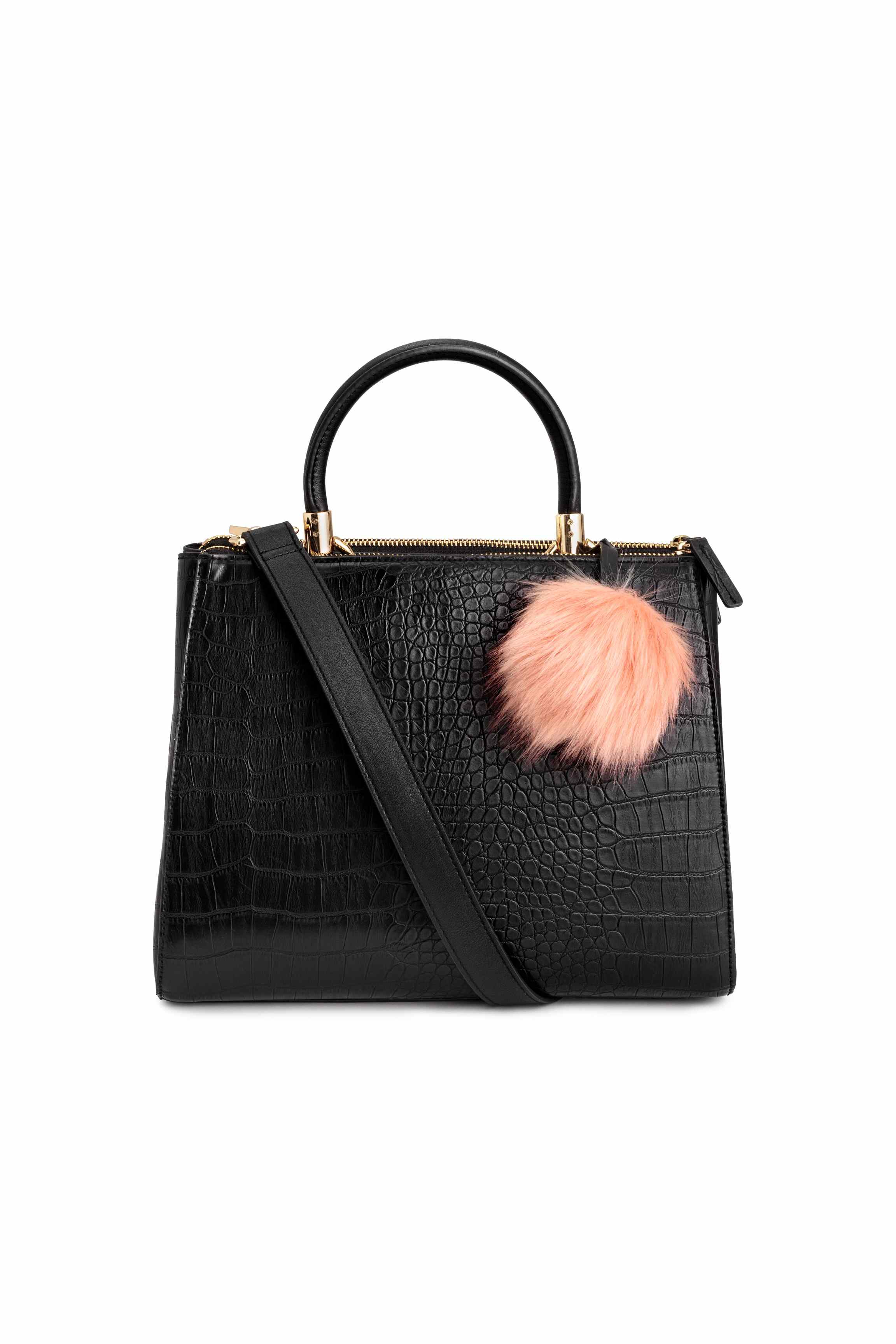 H and m uk bags H&M is a household name to fashionistas around the globe. For the extremely successful lifestyle brand has perfected the art of offering gorgeous, edgy and yet wearable designs at extremely low prices.