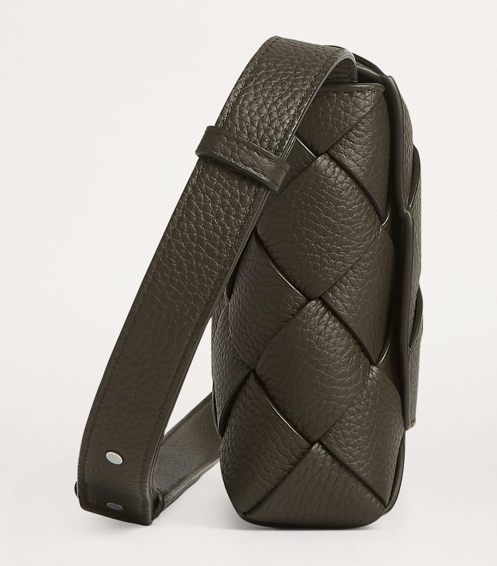 Bottega Veneta Diago グレインレザー クロスボディバッグ Bottega Veneta® Men's Diago in Black. Shop online now.