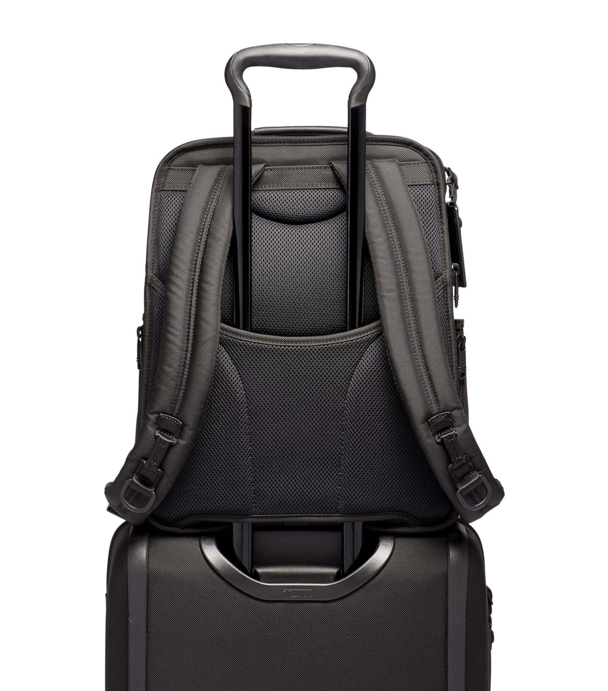 tumi slim solutions brief pack