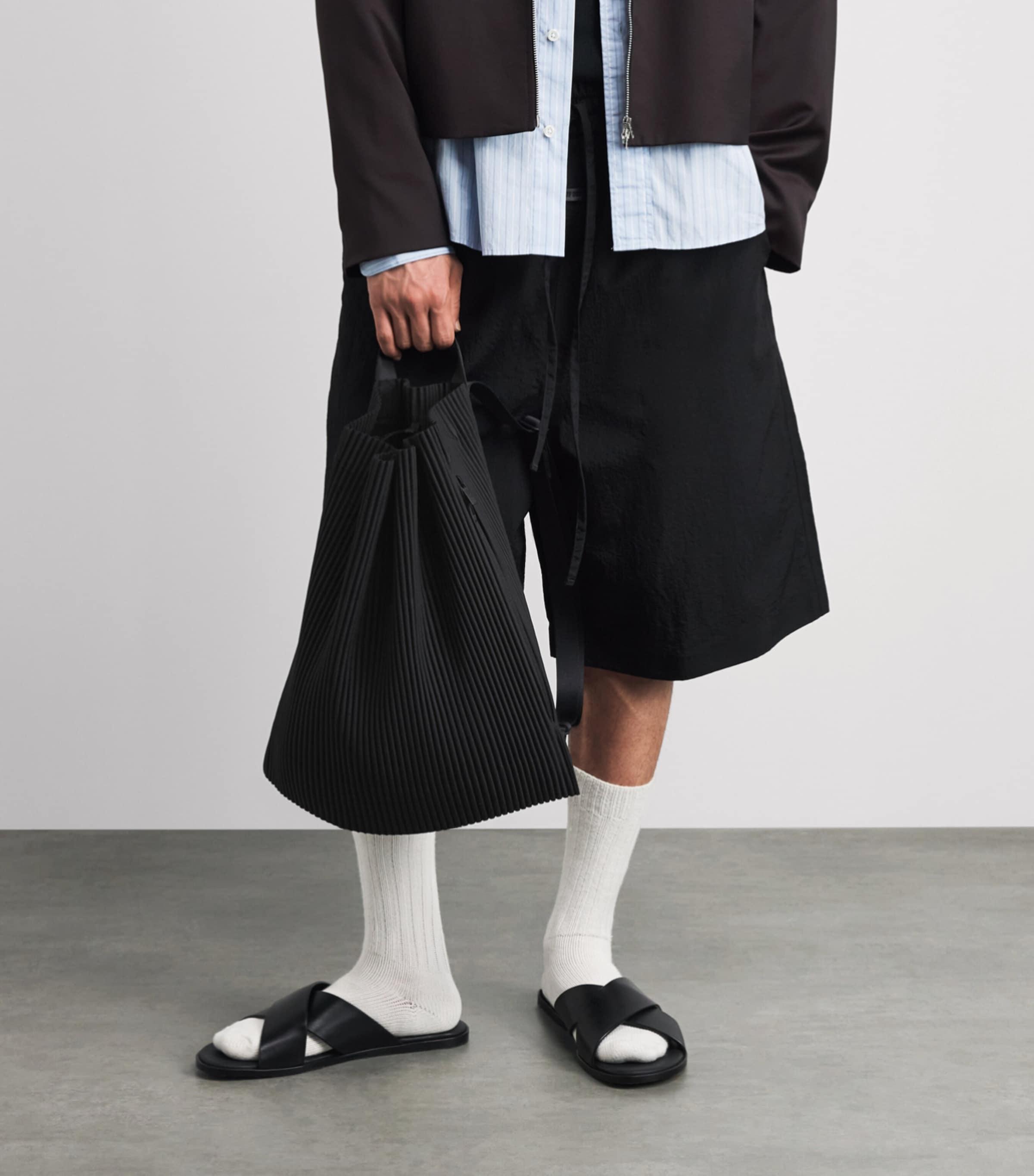 Homme Plissé Issey Miyake Drawstring Pleated Shoulder Bag in Black