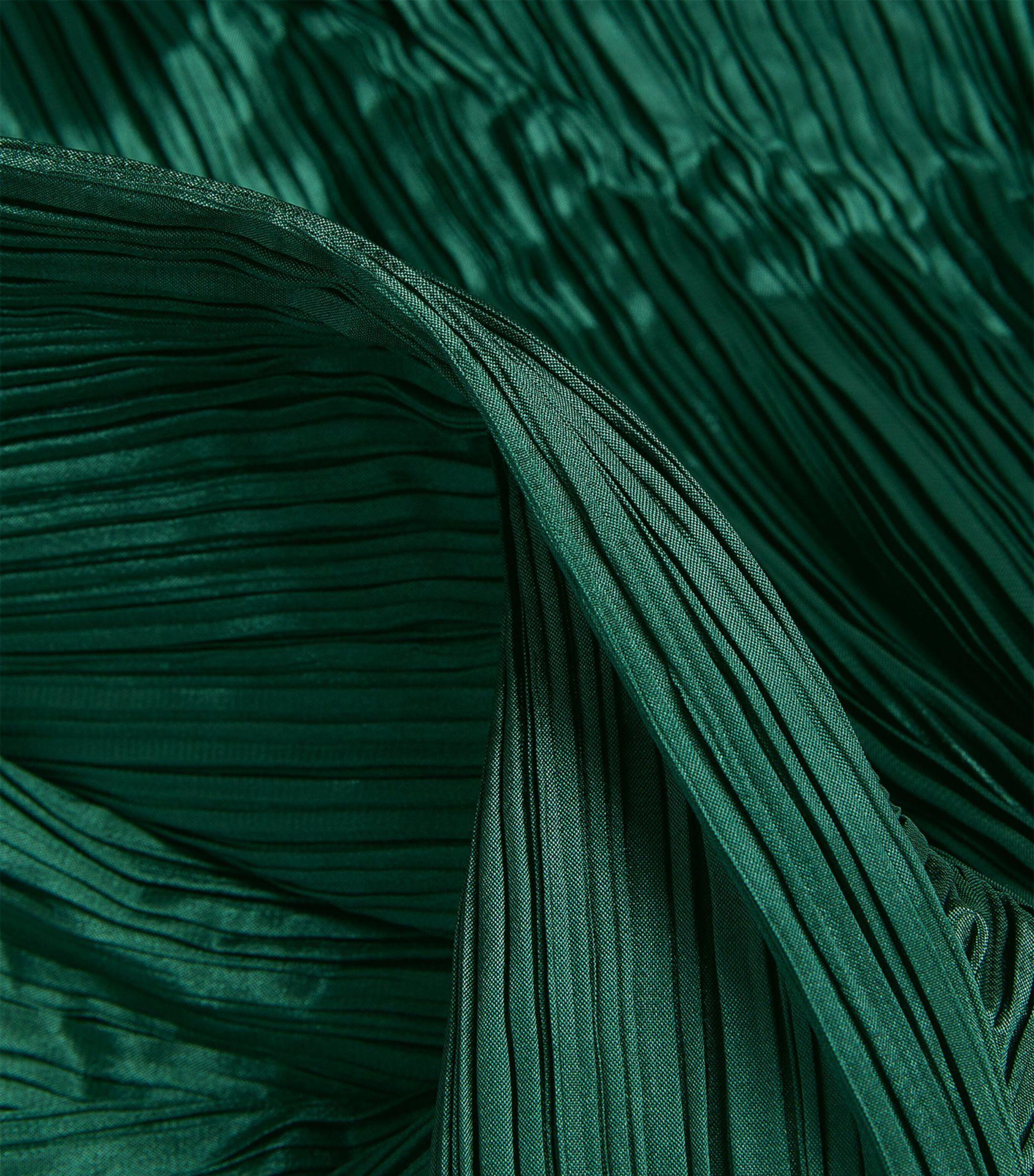 Pleats Please Issey Miyake Basics Madame-T Stole in Green | Lyst
