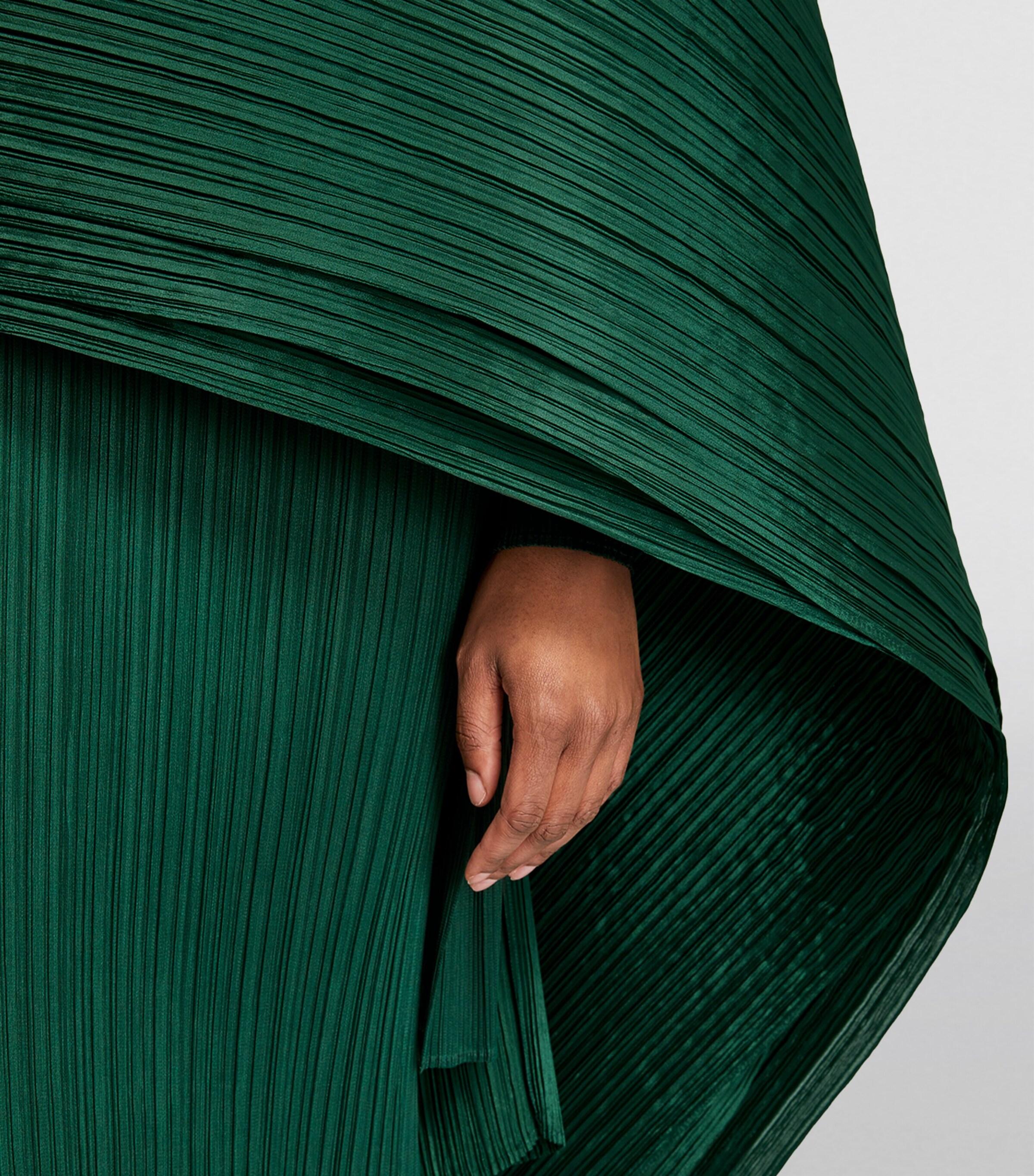 Pleats Please Issey Miyake Basics Madame-T Stole in Green | Lyst