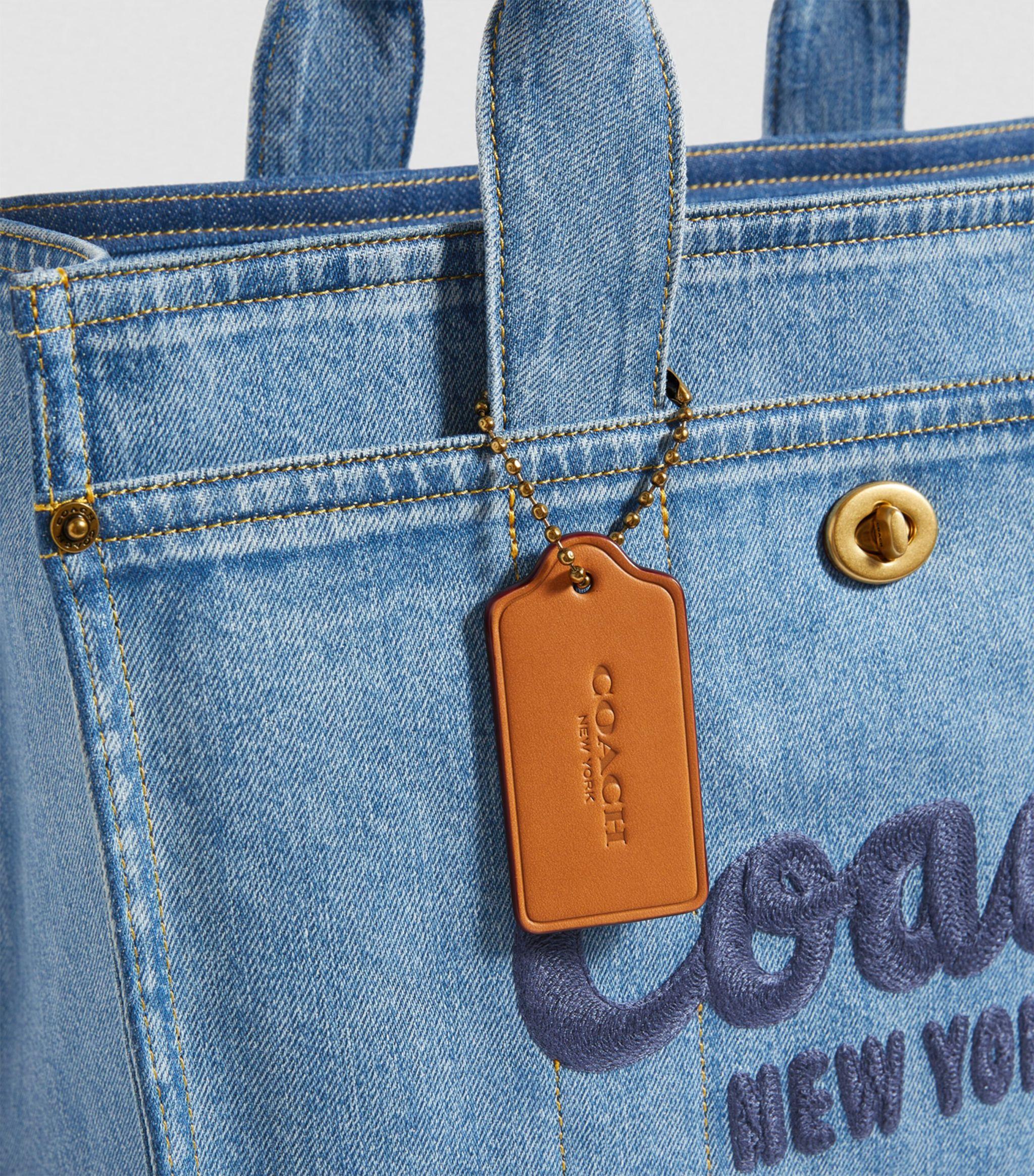 トートバッグ Coach DENIM CARGO TOTE BAG Coach Denim Cargo Logo-Embroidered Denim Tote Bag