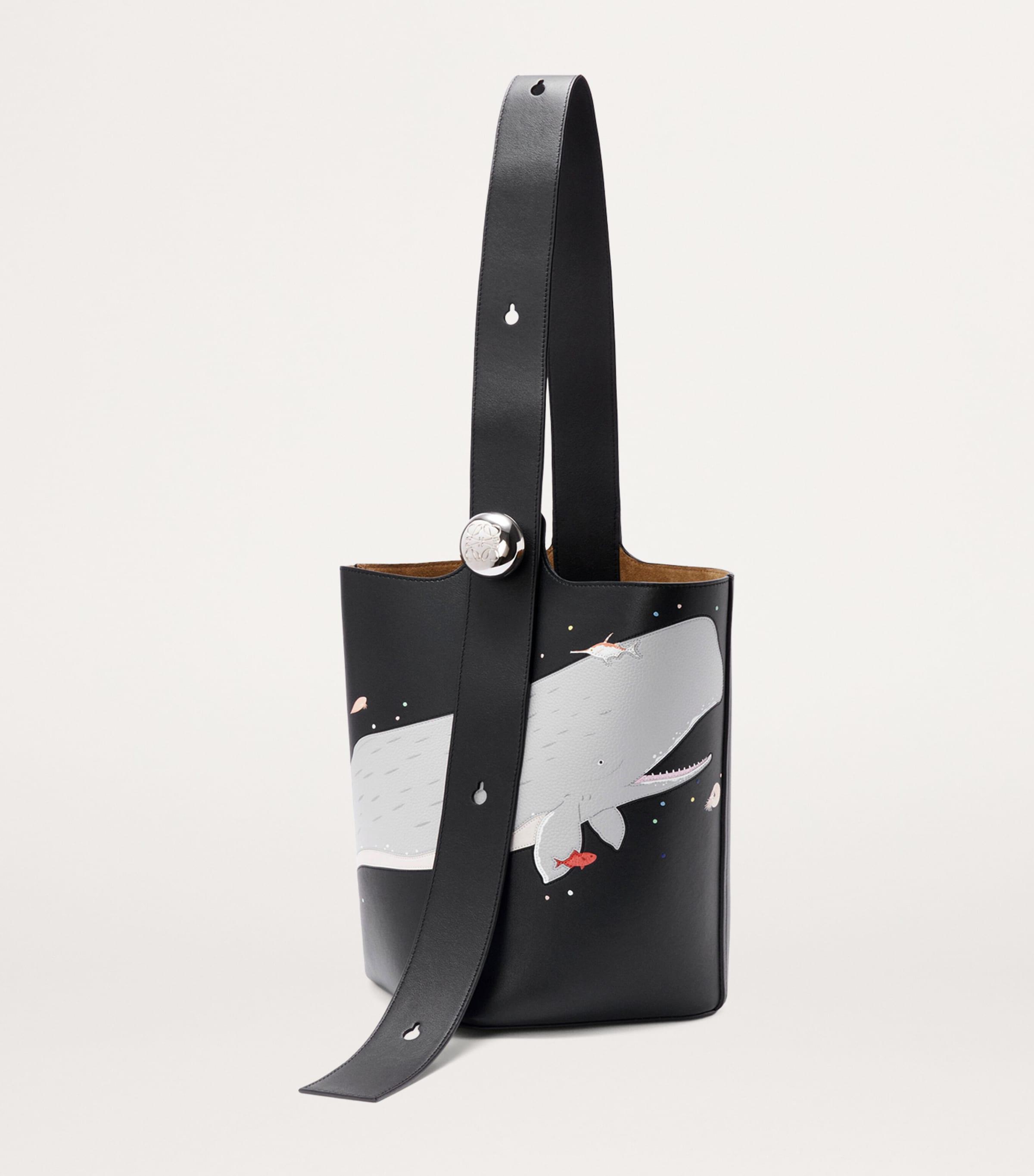 Loewe Medium Leather Whale Pebble Bucket Bag in Black | Lyst