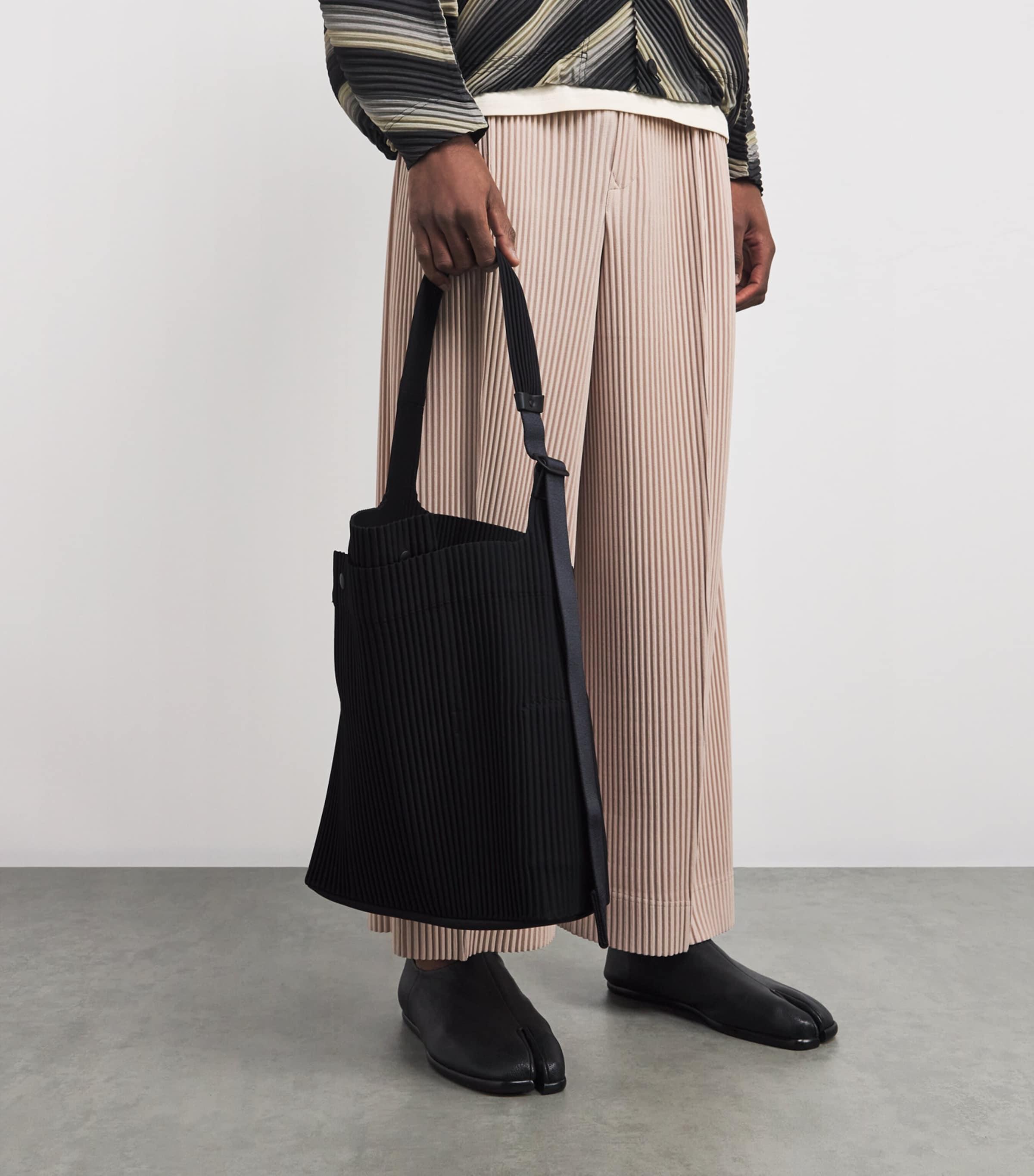 Homme Plissé Issey Miyake Pleated Utility Shoulder Bag in Black