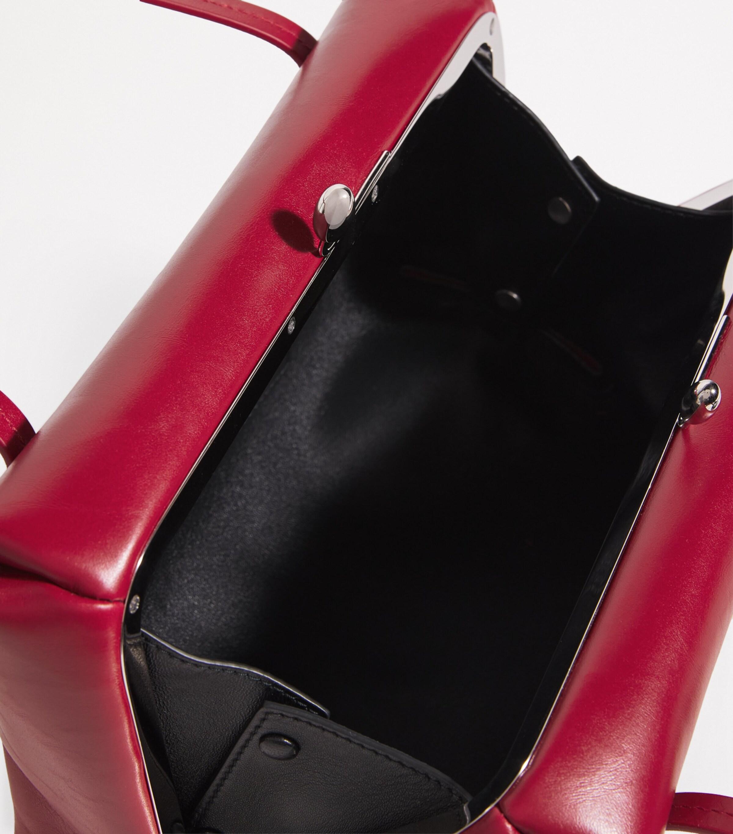 【関税込み】Jil Sander レッド スモール Goji Pillow バッグ Jil Sander Goji Pillow Leather Shoulder Bag | Red | FARFETCH