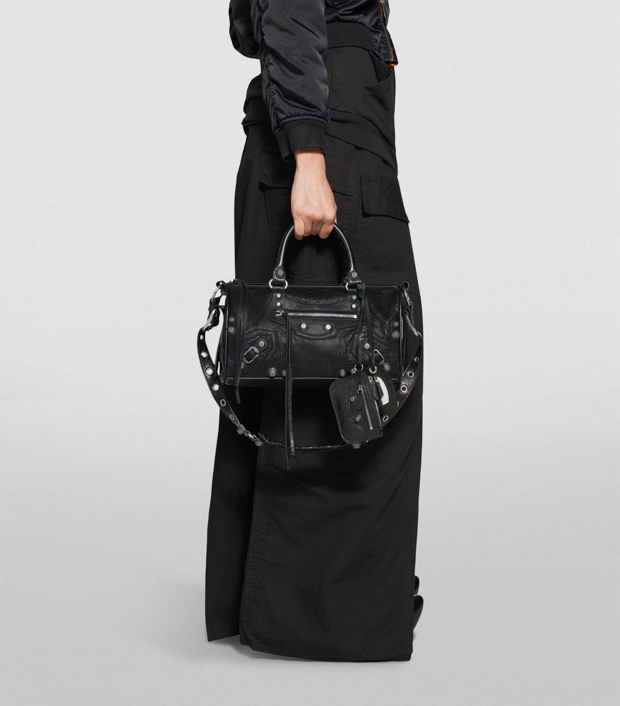 Le Cagole Medium Leather Shoulder Bag in Black - Balenciaga