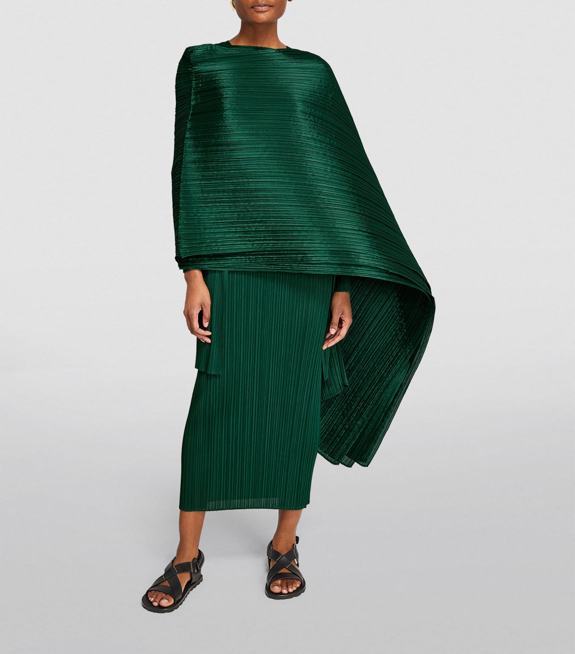 Pleats Please Issey Miyake Basics Madame-T Stole in Green | Lyst