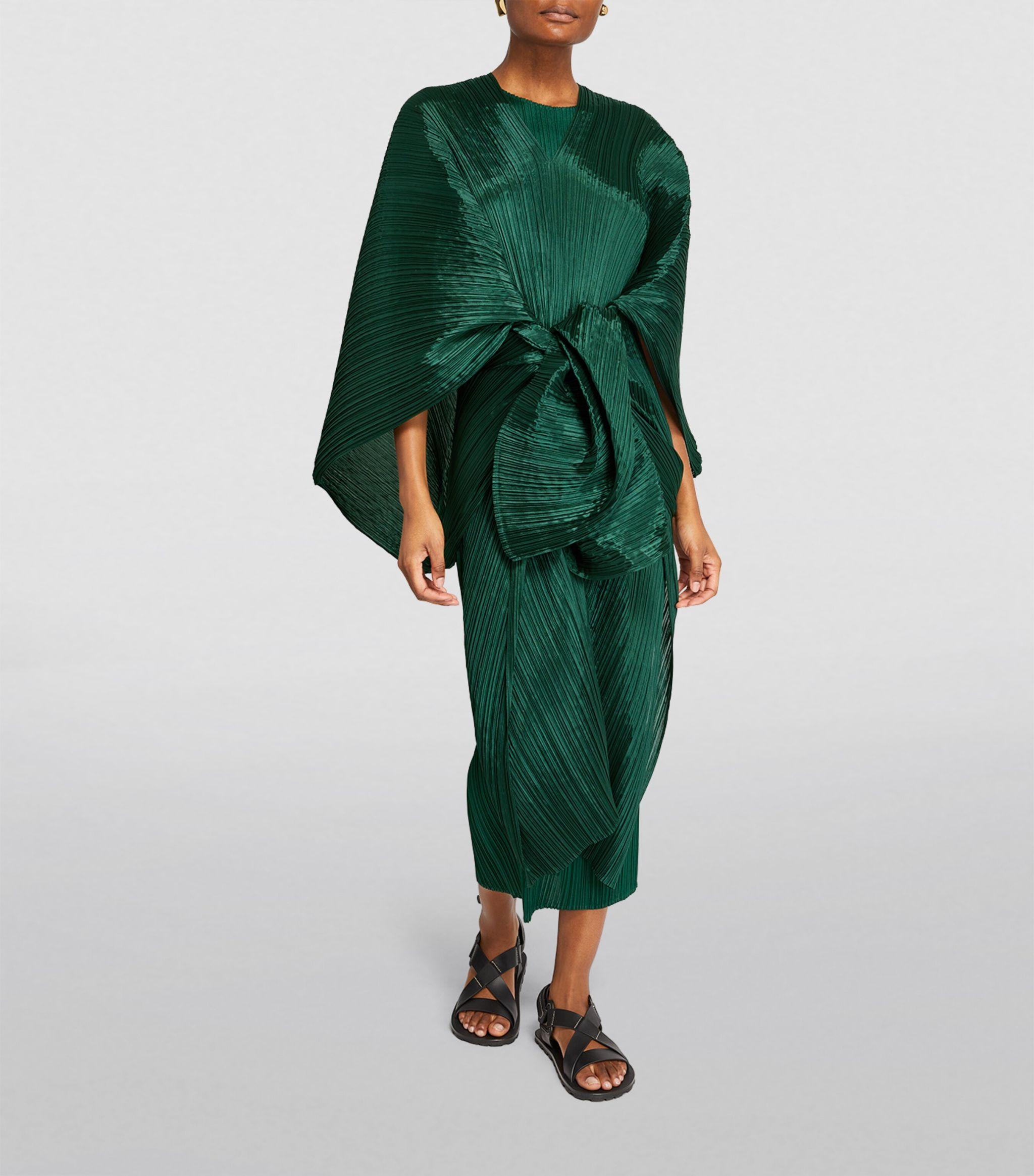 Pleats Please Issey Miyake Basics Madame-T Stole in Green | Lyst
