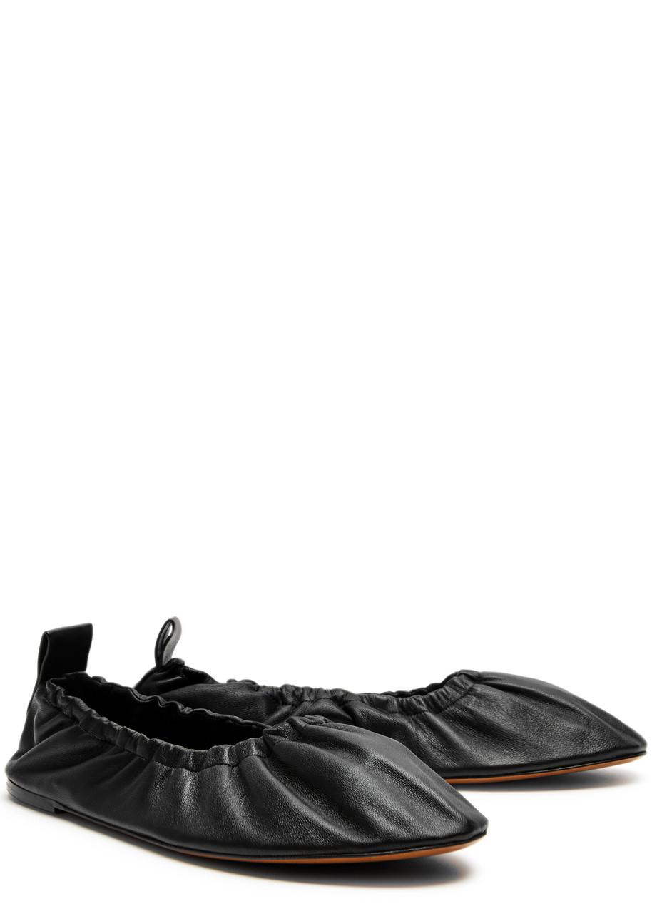 The Row Glove Leather Ballet Flats in Black | Lyst
