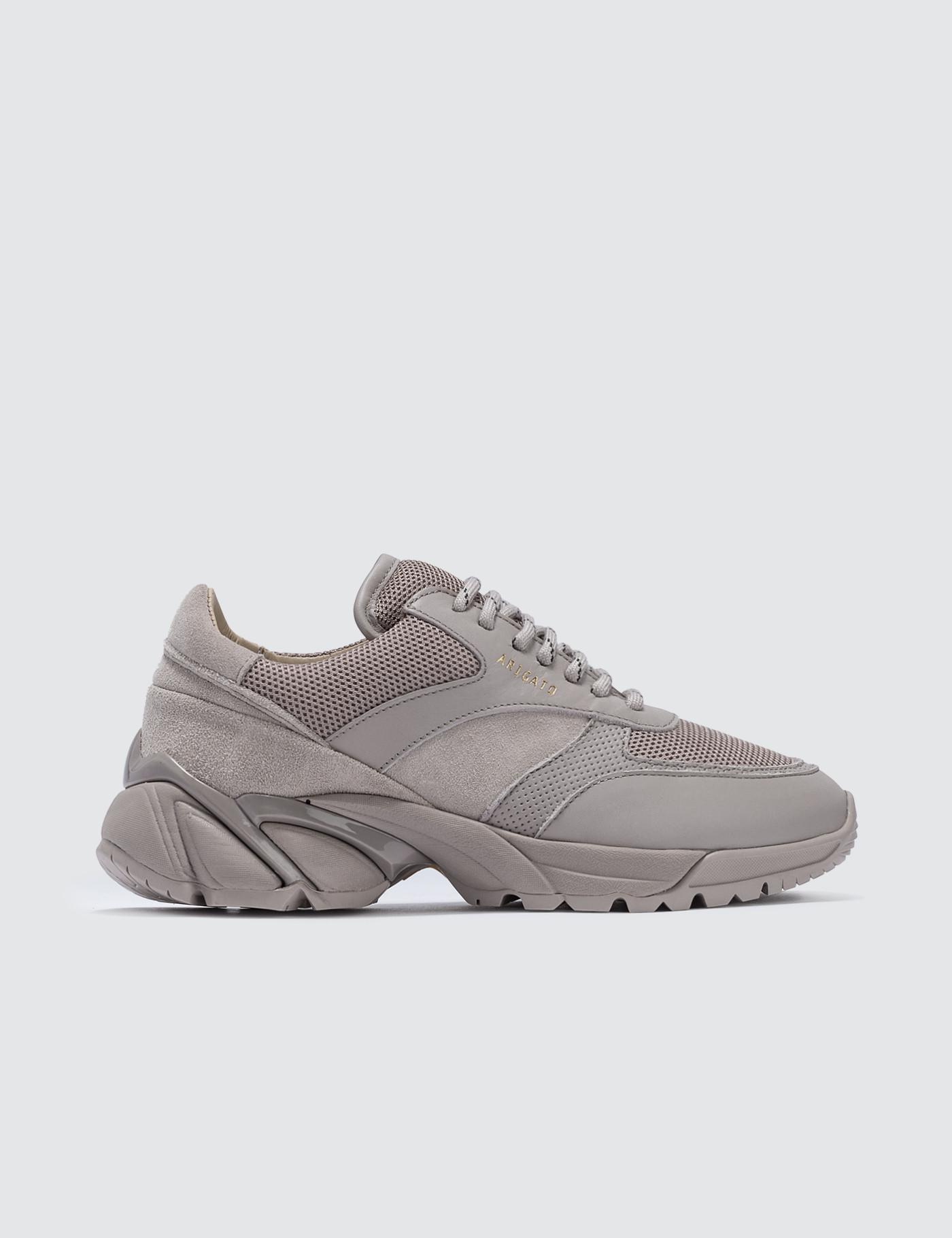 axel arigato tech runner black