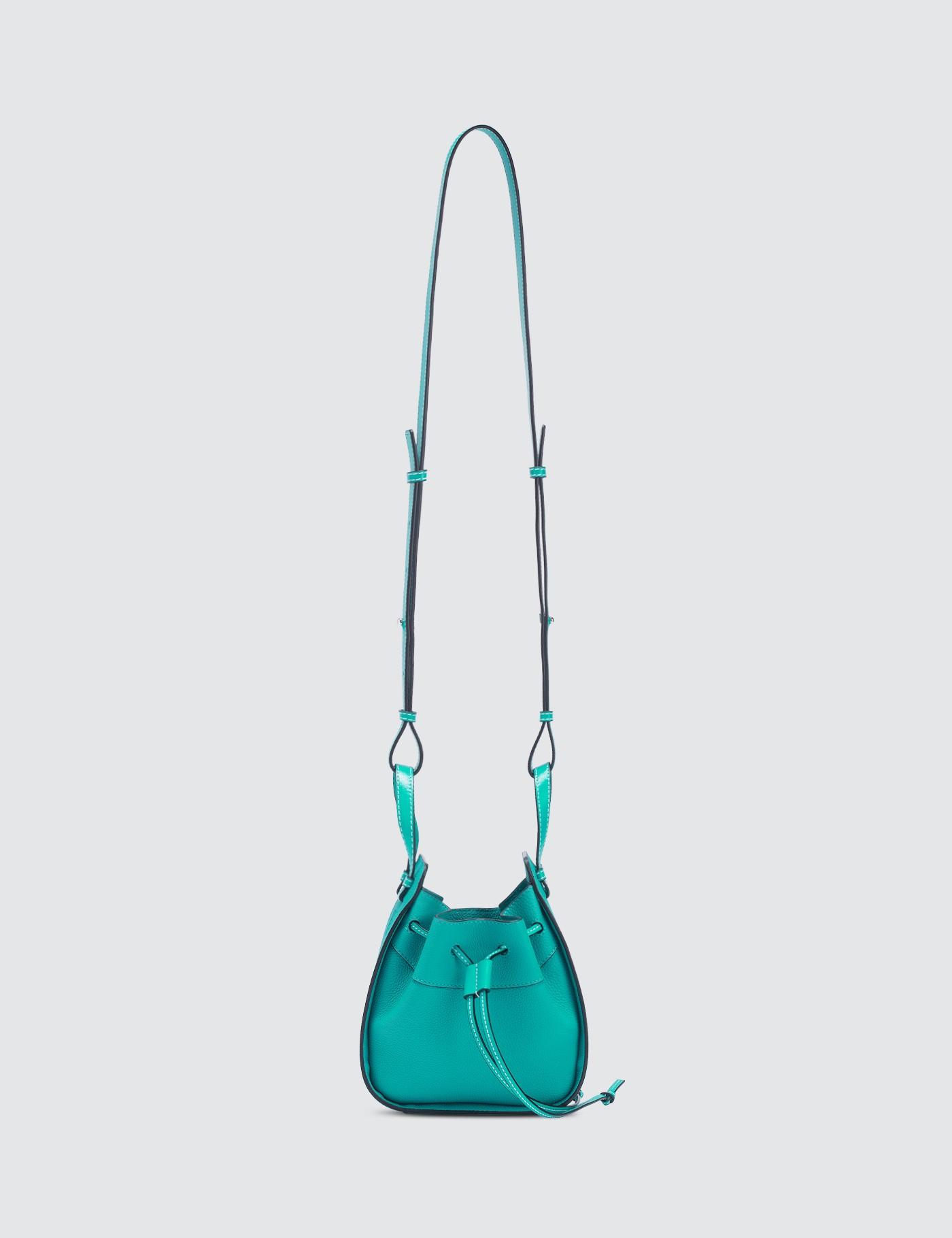 tabby shoulder bag 26 in signature canvas with beadchain
