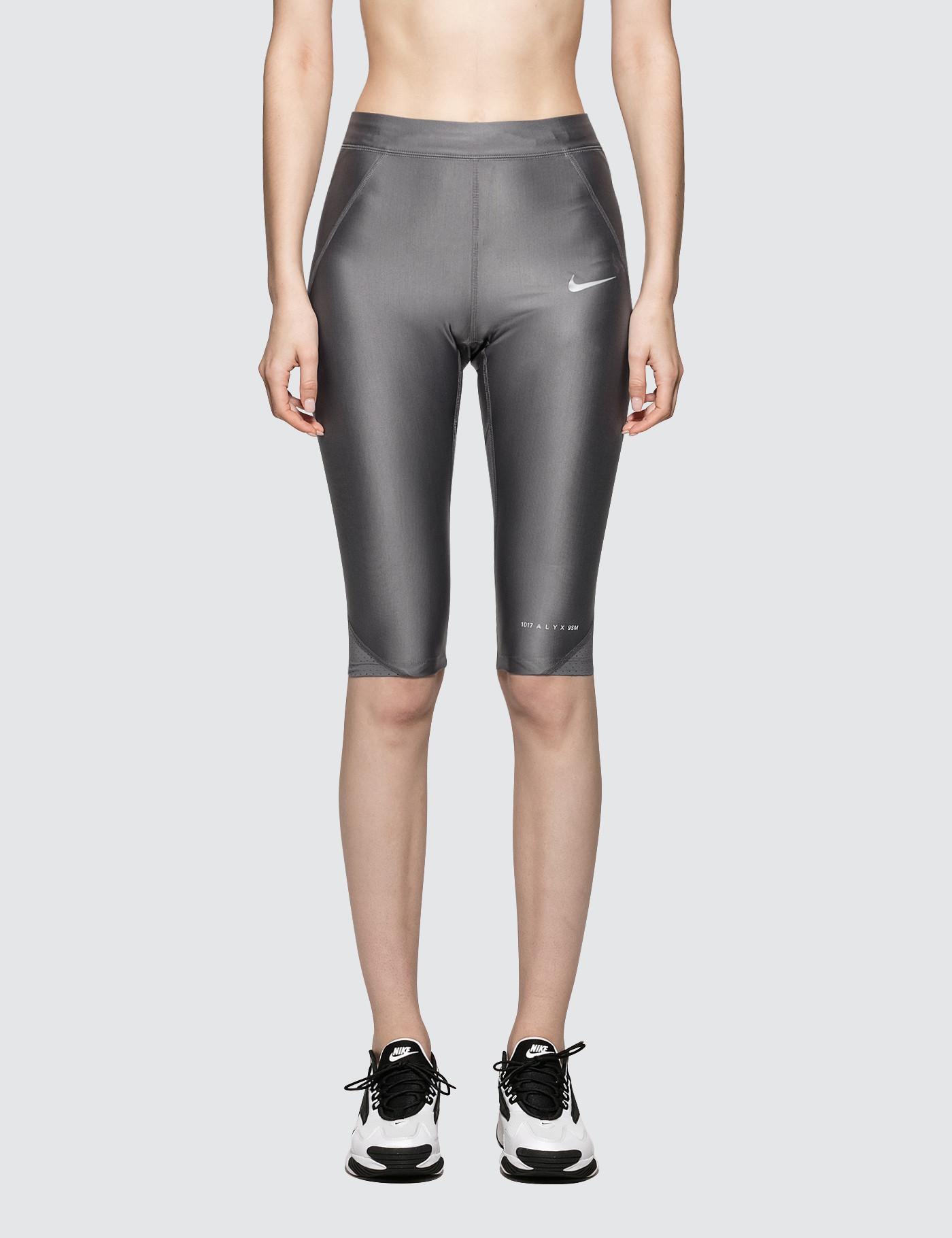 nike legging shorts in grey