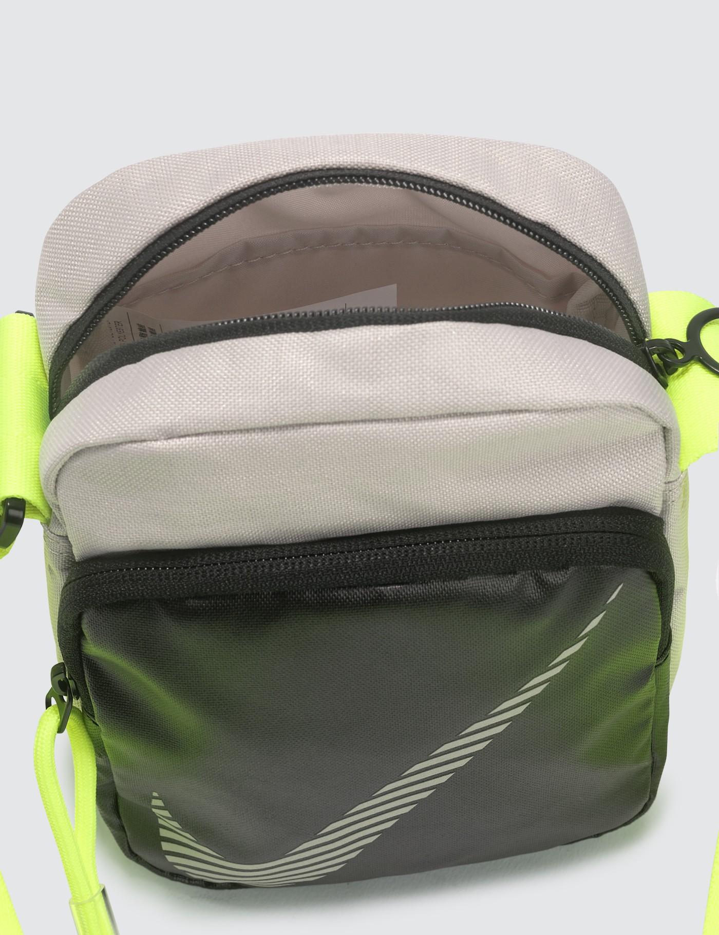 nike crossbody heritage